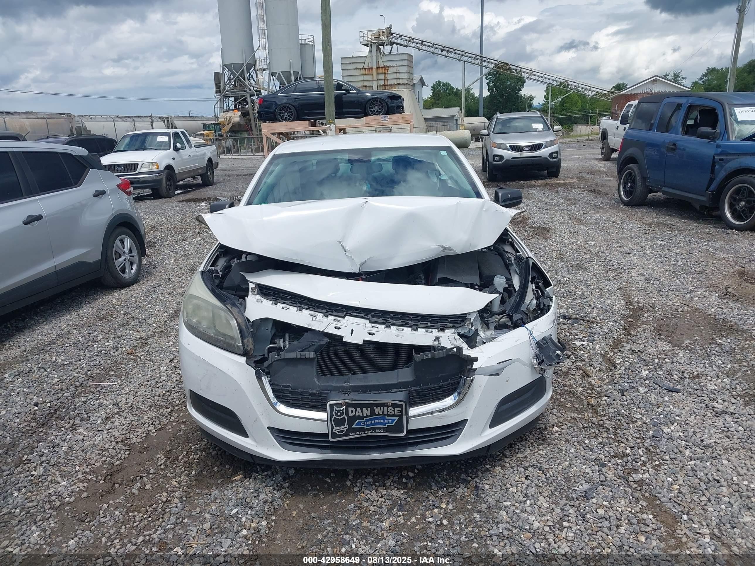 2015 Chevrolet Malibu Ls White vin: 1G11B5SL2FF194936
