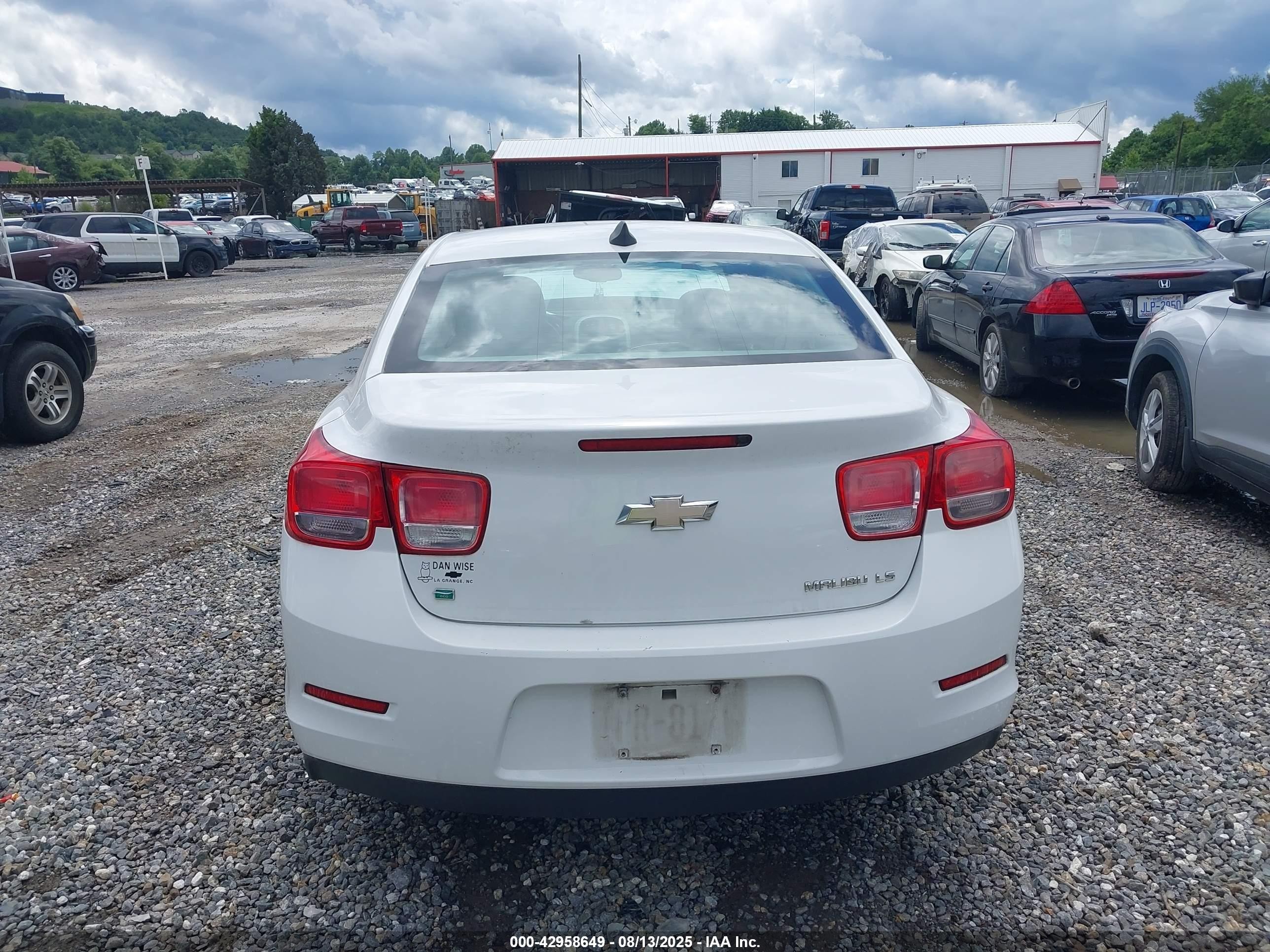 2015 Chevrolet Malibu Ls White vin: 1G11B5SL2FF194936