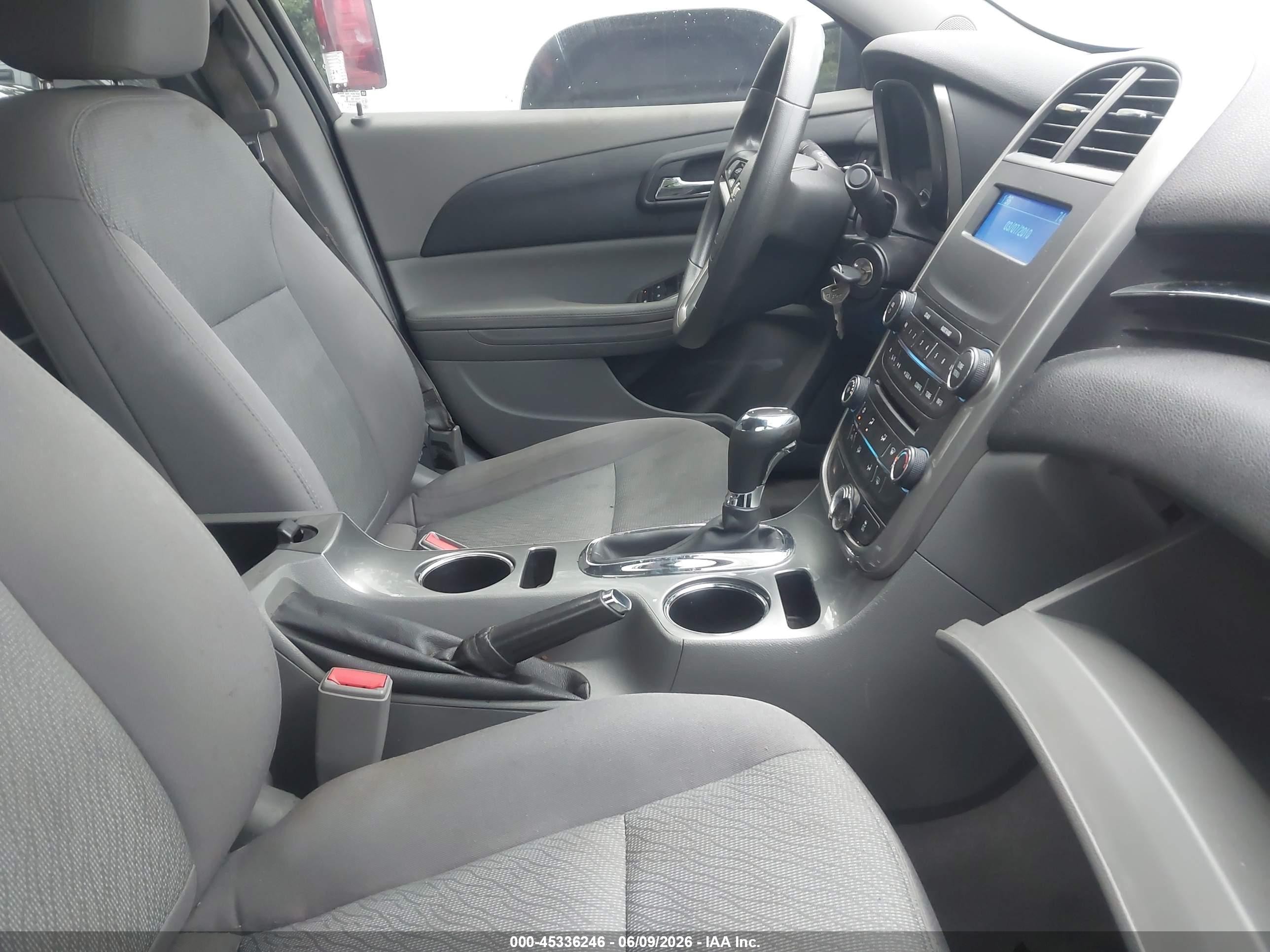 2015 Chevrolet Malibu Ls White vin: 1G11B5SL2FF200640