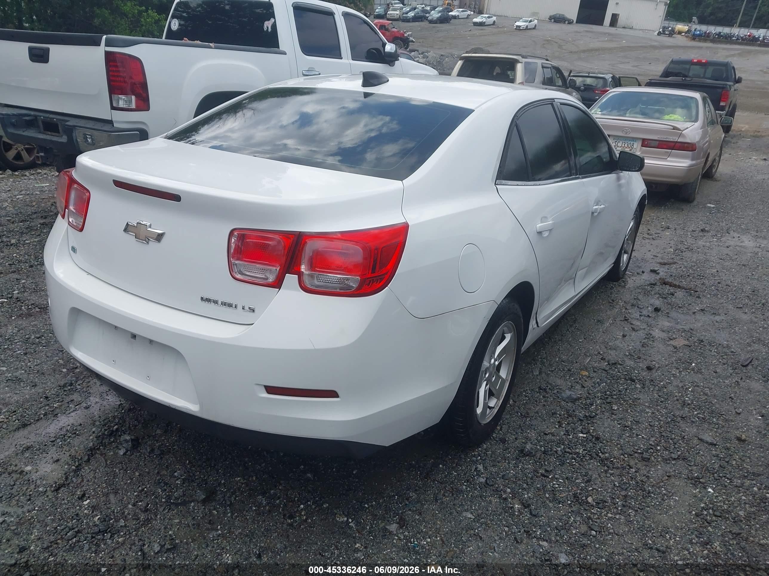2015 Chevrolet Malibu Ls White vin: 1G11B5SL2FF200640