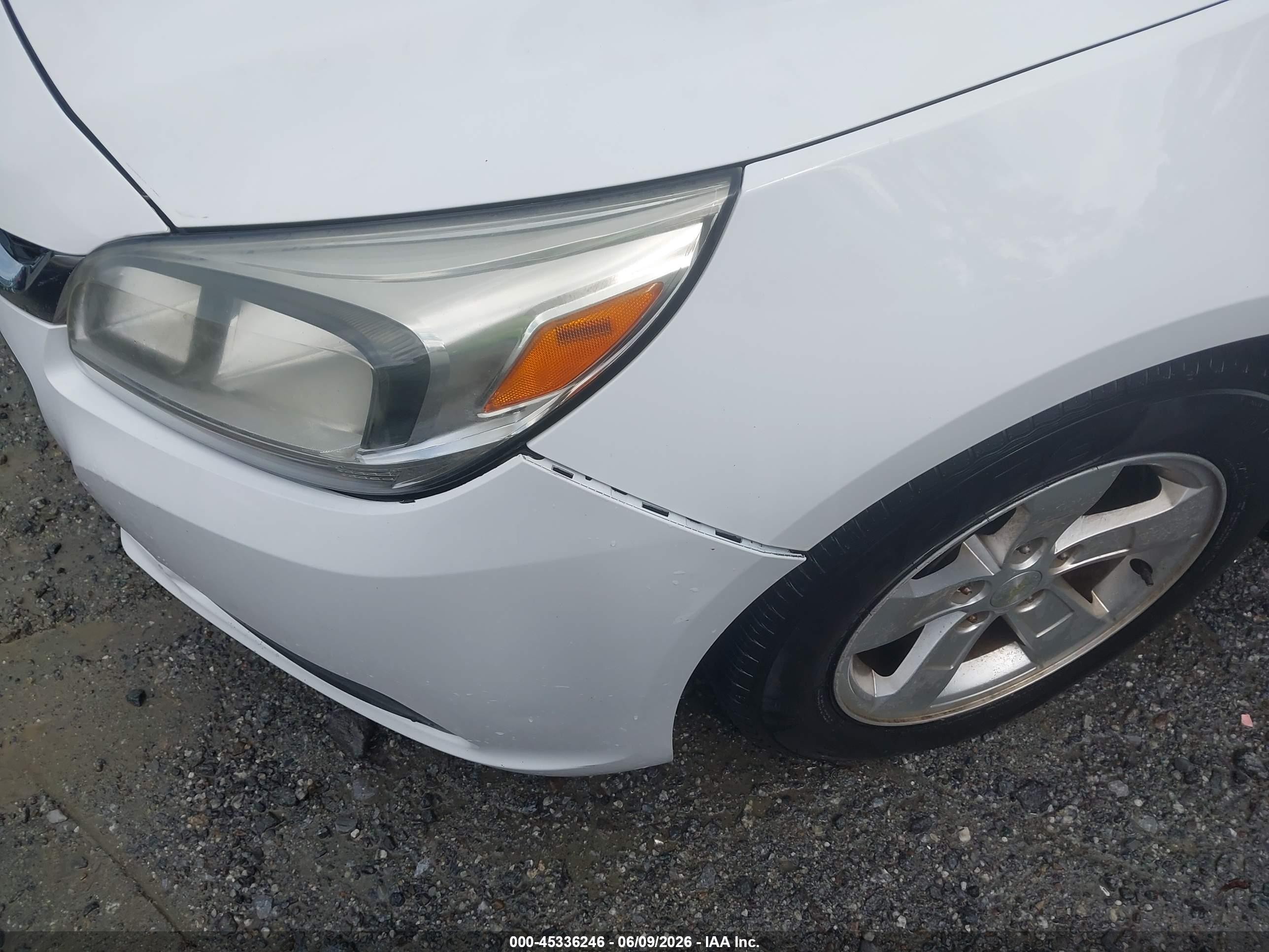 2015 Chevrolet Malibu Ls White vin: 1G11B5SL2FF200640