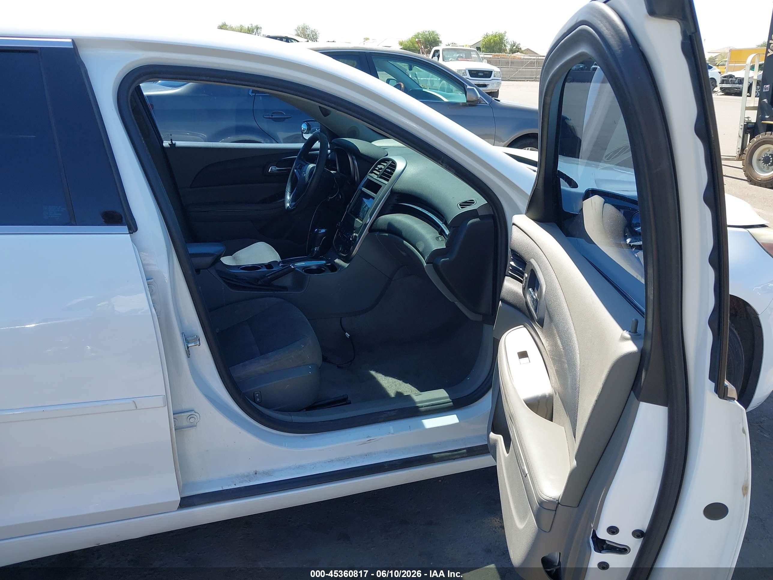 2015 Chevrolet Malibu Ls White vin: 1G11B5SL3FU152948