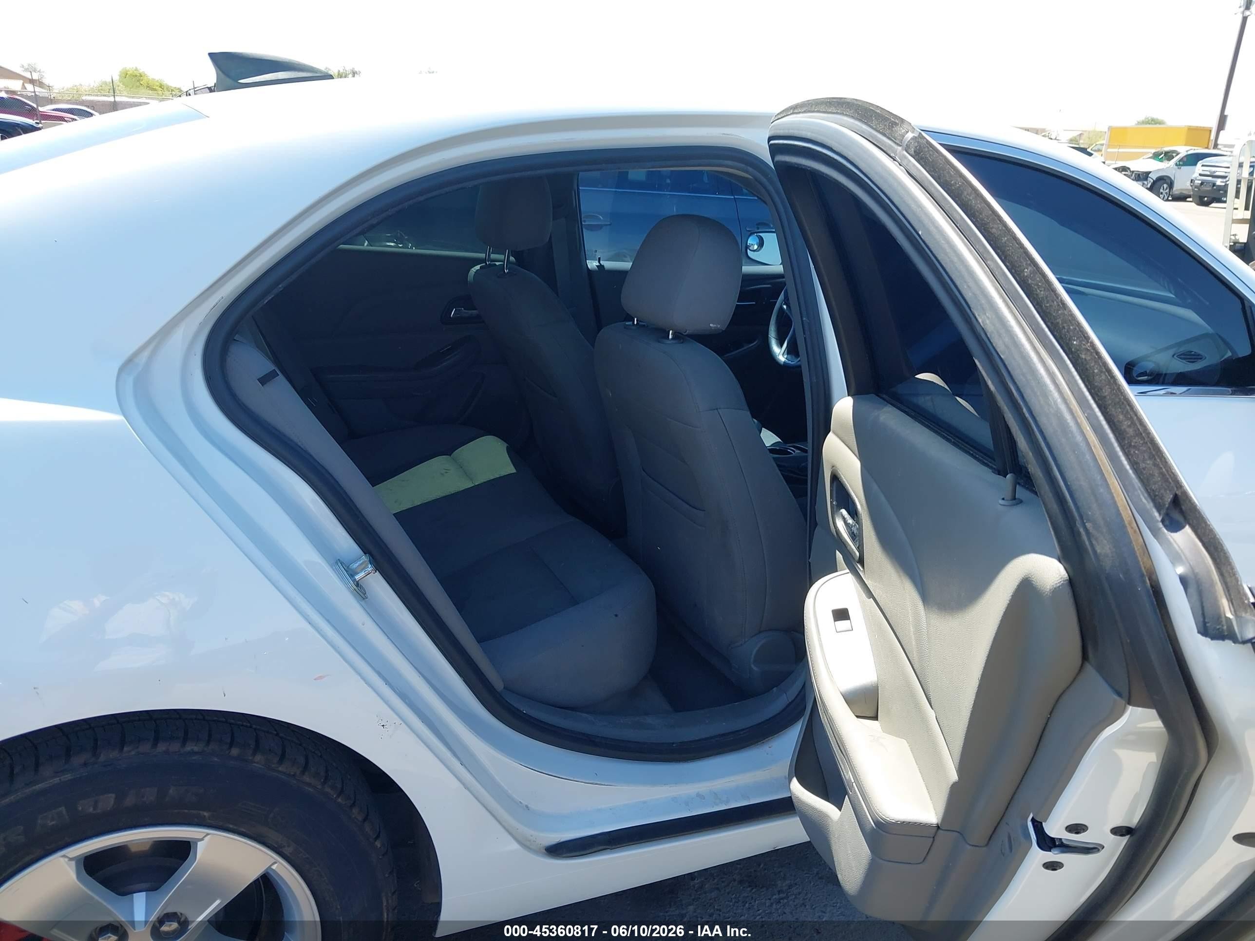 2015 Chevrolet Malibu Ls White vin: 1G11B5SL3FU152948
