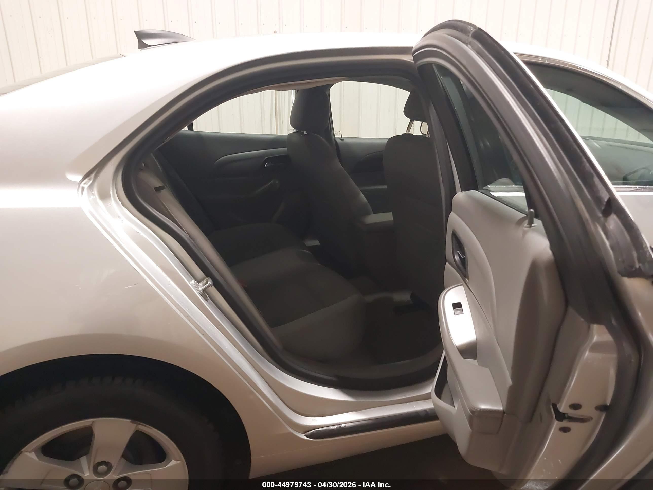 2015 Chevrolet Malibu Ls Silver vin: 1G11B5SL3FU153470