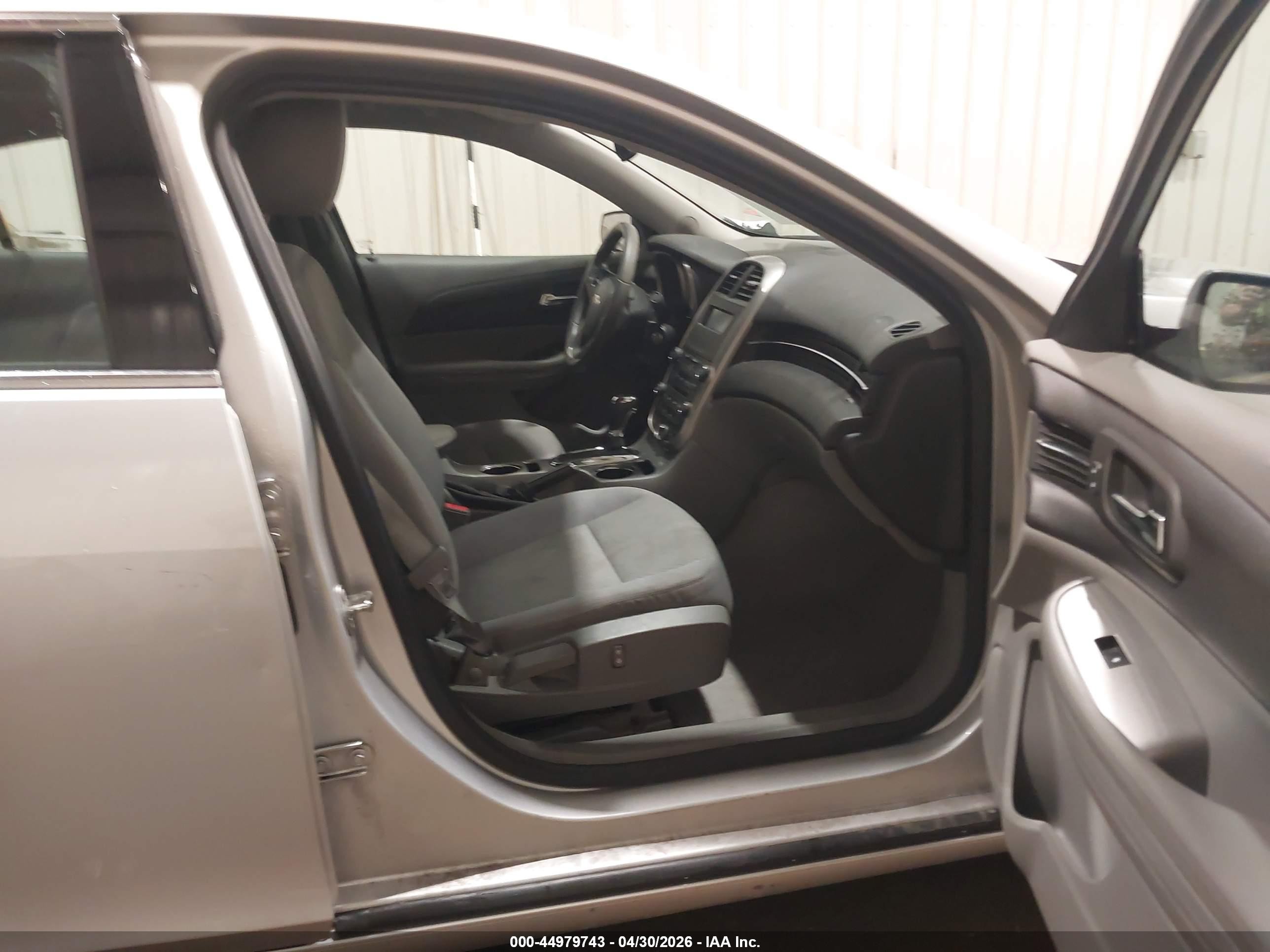 2015 Chevrolet Malibu Ls Silver vin: 1G11B5SL3FU153470