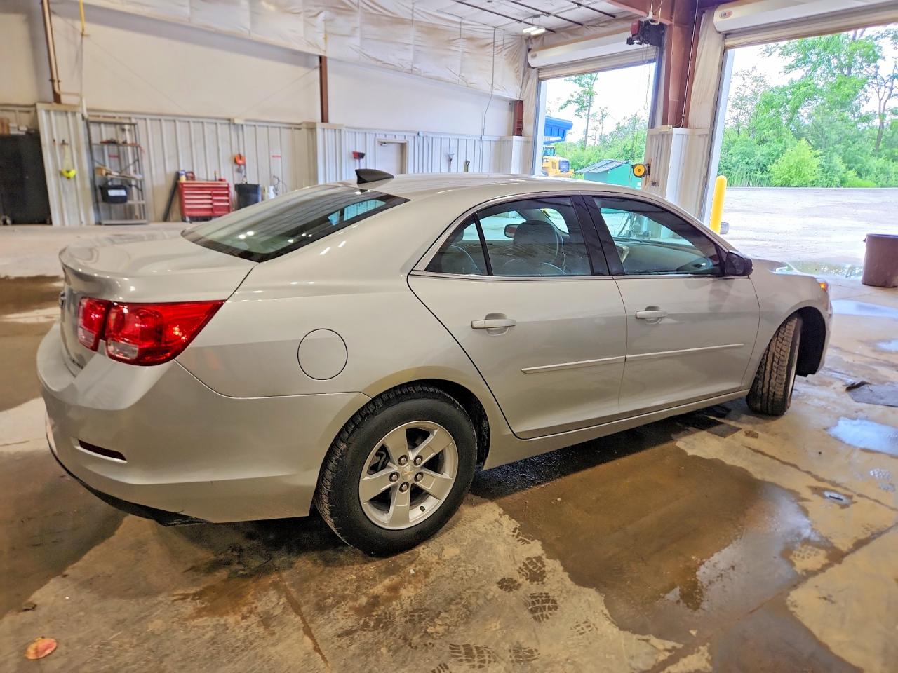 2015 Chevrolet Malibu Ls Silver vin: 1G11B5SL4FF197935