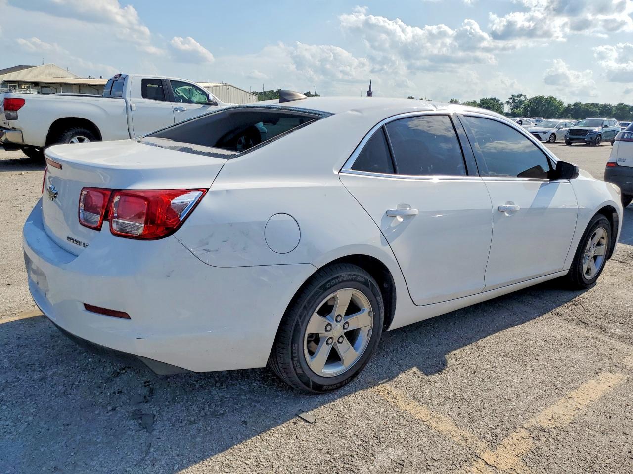 2015 Chevrolet Malibu Ls White vin: 1G11B5SL4FU150139