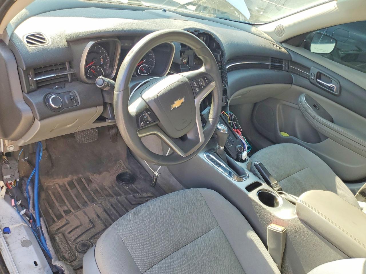 2015 Chevrolet Malibu Ls White vin: 1G11B5SL4FU150139