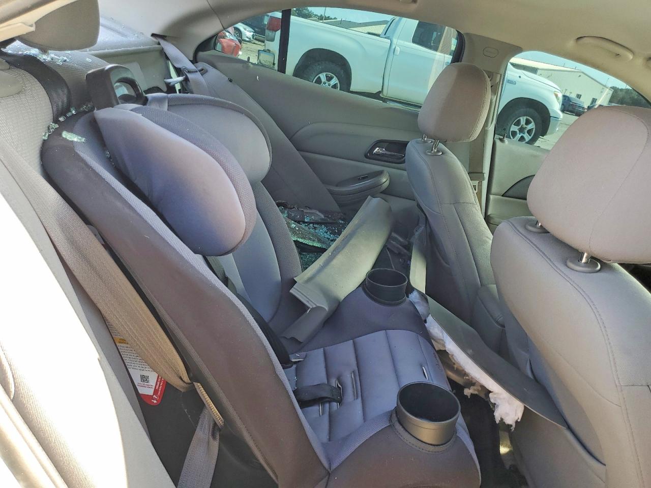 2015 Chevrolet Malibu Ls White vin: 1G11B5SL4FU150139