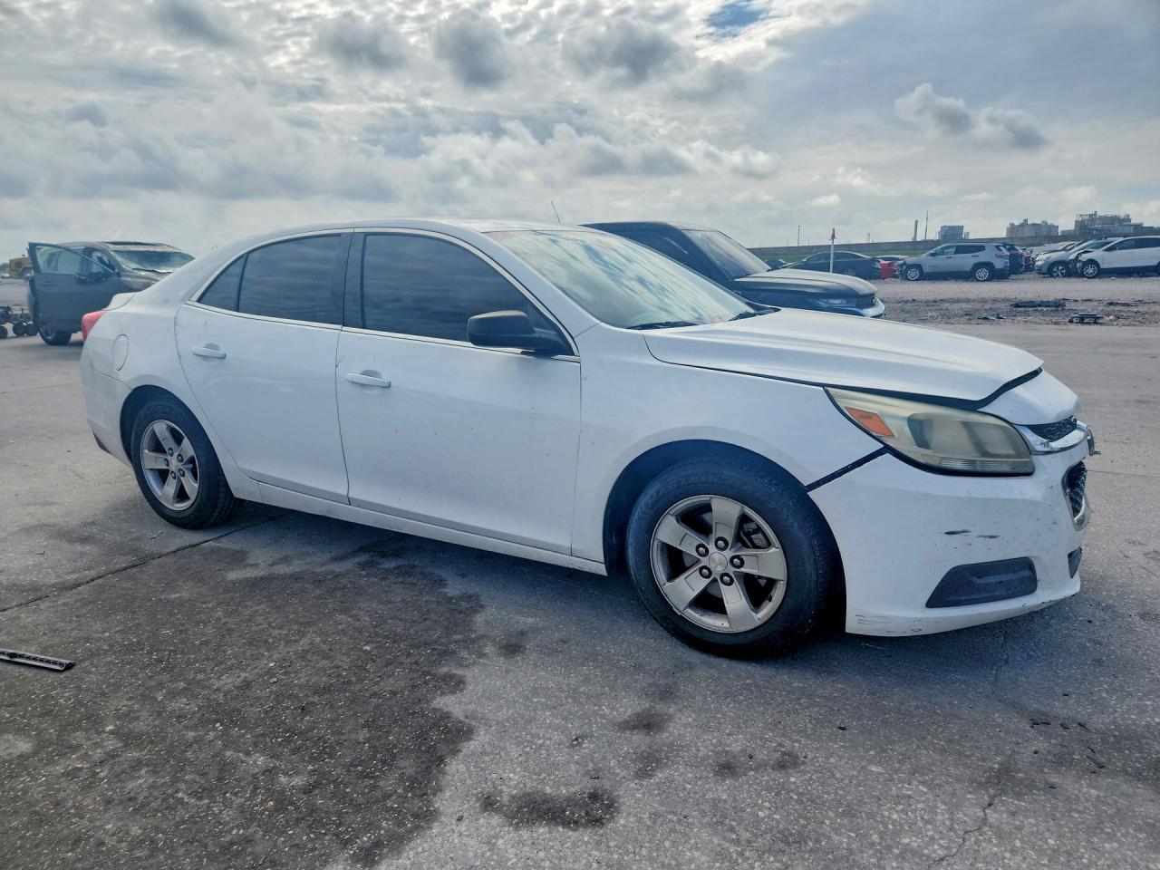 2015 Chevrolet Malibu Ls White vin: 1G11B5SL5FF181386