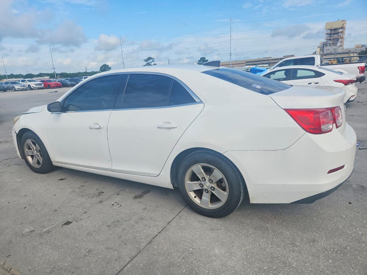 2015 Chevrolet Malibu Ls White vin: 1G11B5SL5FF181386