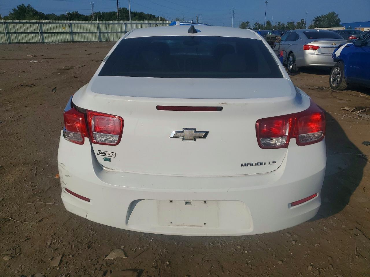 2015 Chevrolet Malibu Ls White vin: 1G11B5SL5FF186166