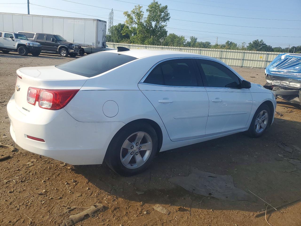 2015 Chevrolet Malibu Ls White vin: 1G11B5SL5FF186166