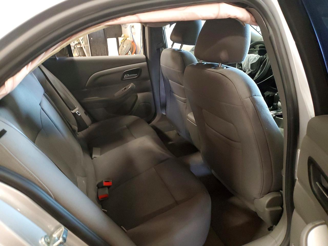 2015 Chevrolet Malibu Ls Серебряный vin: 1G11B5SL6FF143262