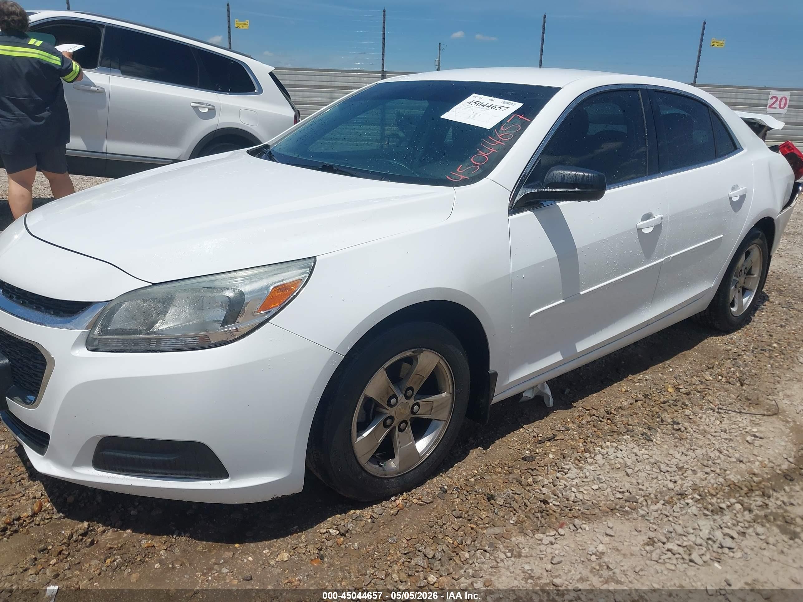 2015 Chevrolet Malibu Ls Белый vin: 1G11B5SL6FF223676
