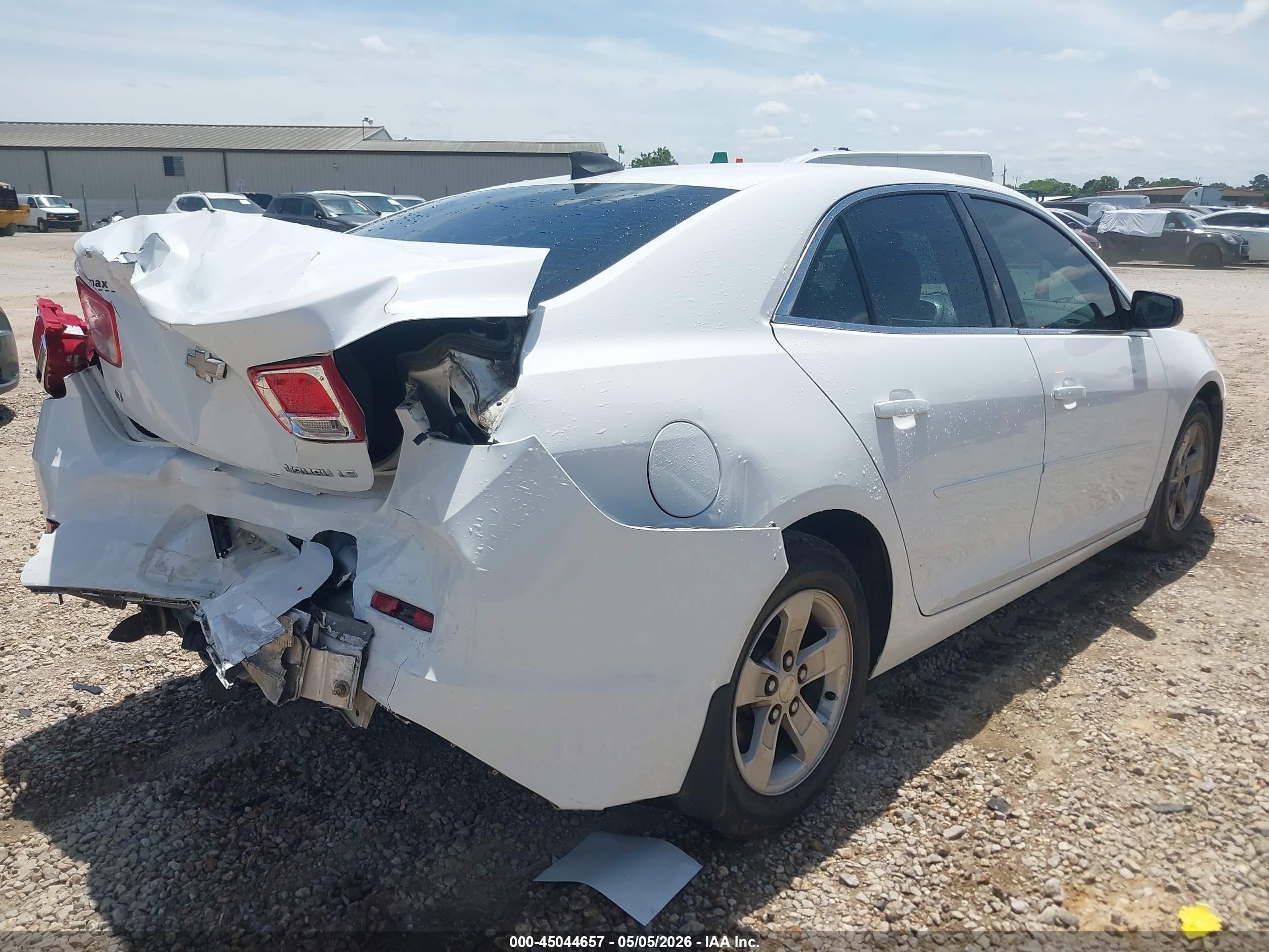 2015 Chevrolet Malibu Ls Белый vin: 1G11B5SL6FF223676