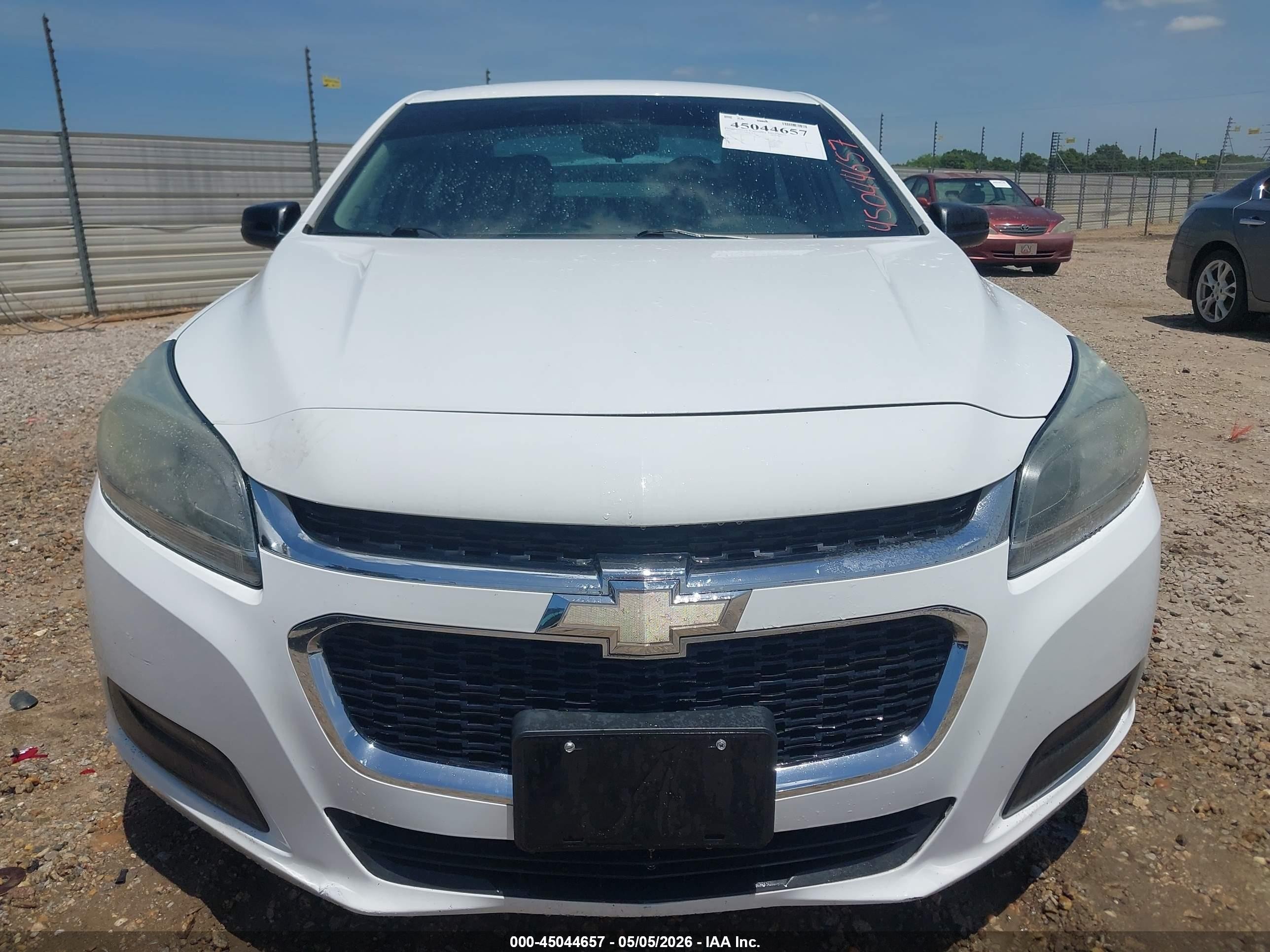 2015 Chevrolet Malibu Ls Белый vin: 1G11B5SL6FF223676