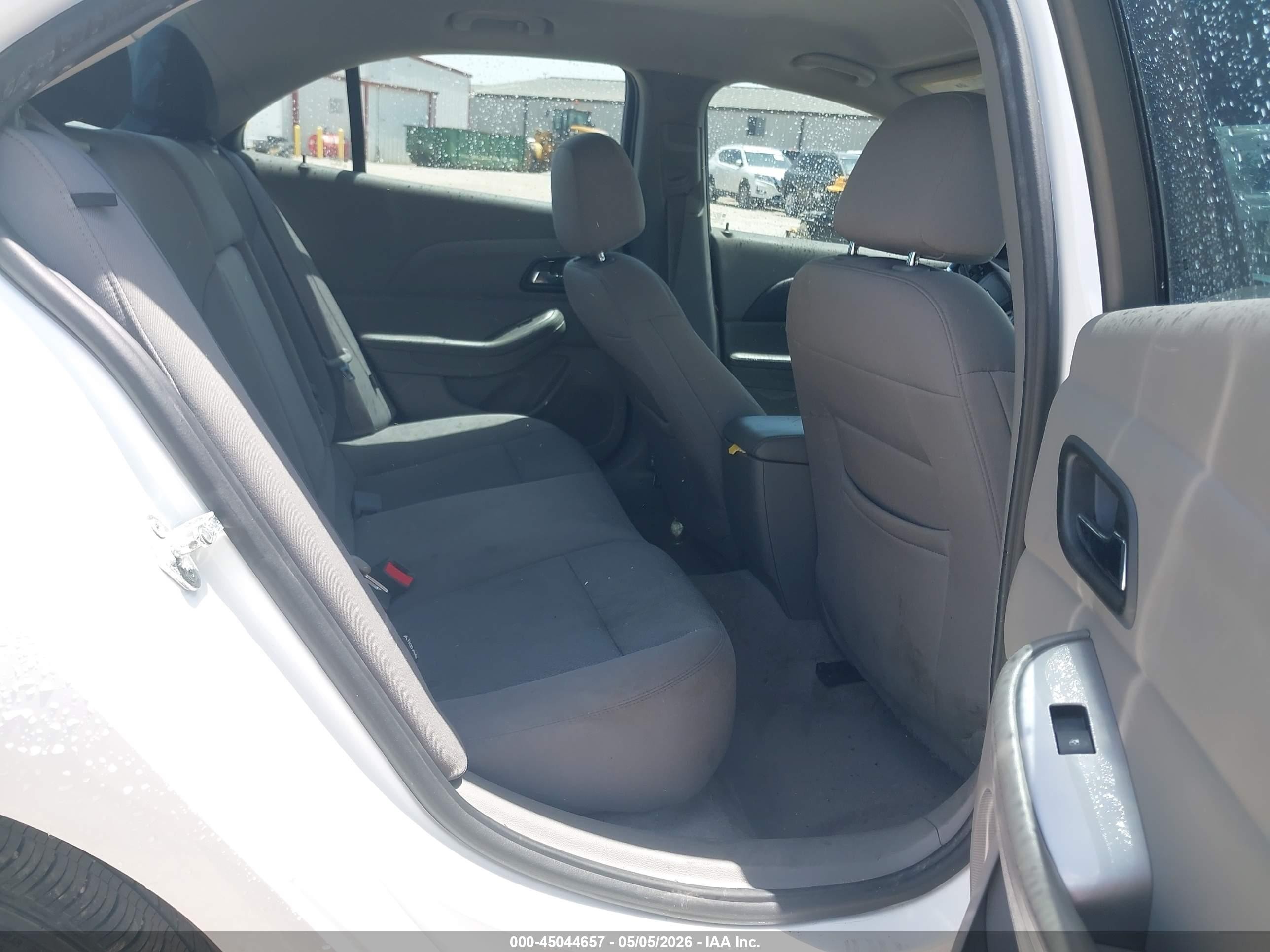 2015 Chevrolet Malibu Ls Белый vin: 1G11B5SL6FF223676