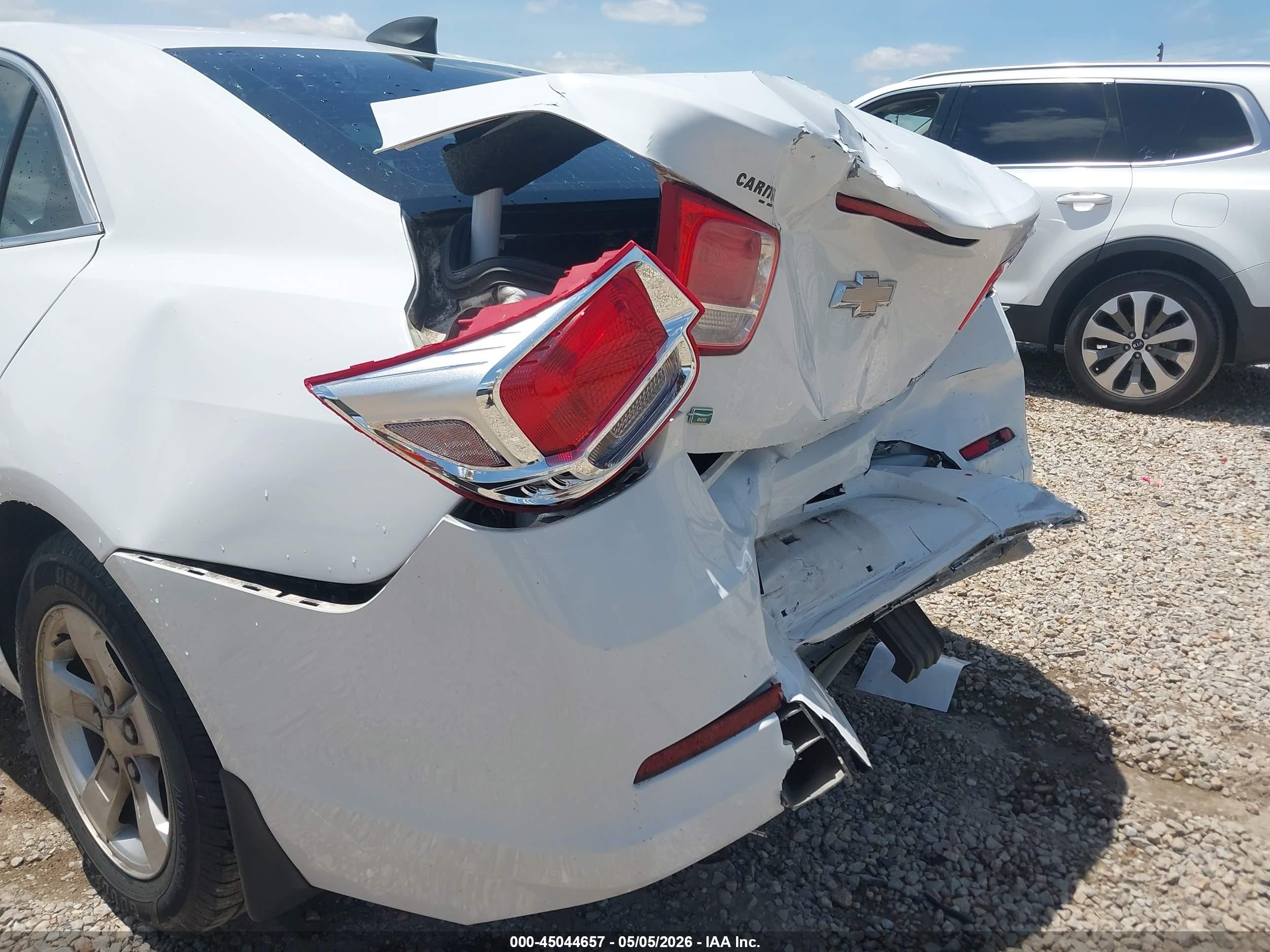 2015 Chevrolet Malibu Ls Белый vin: 1G11B5SL6FF223676