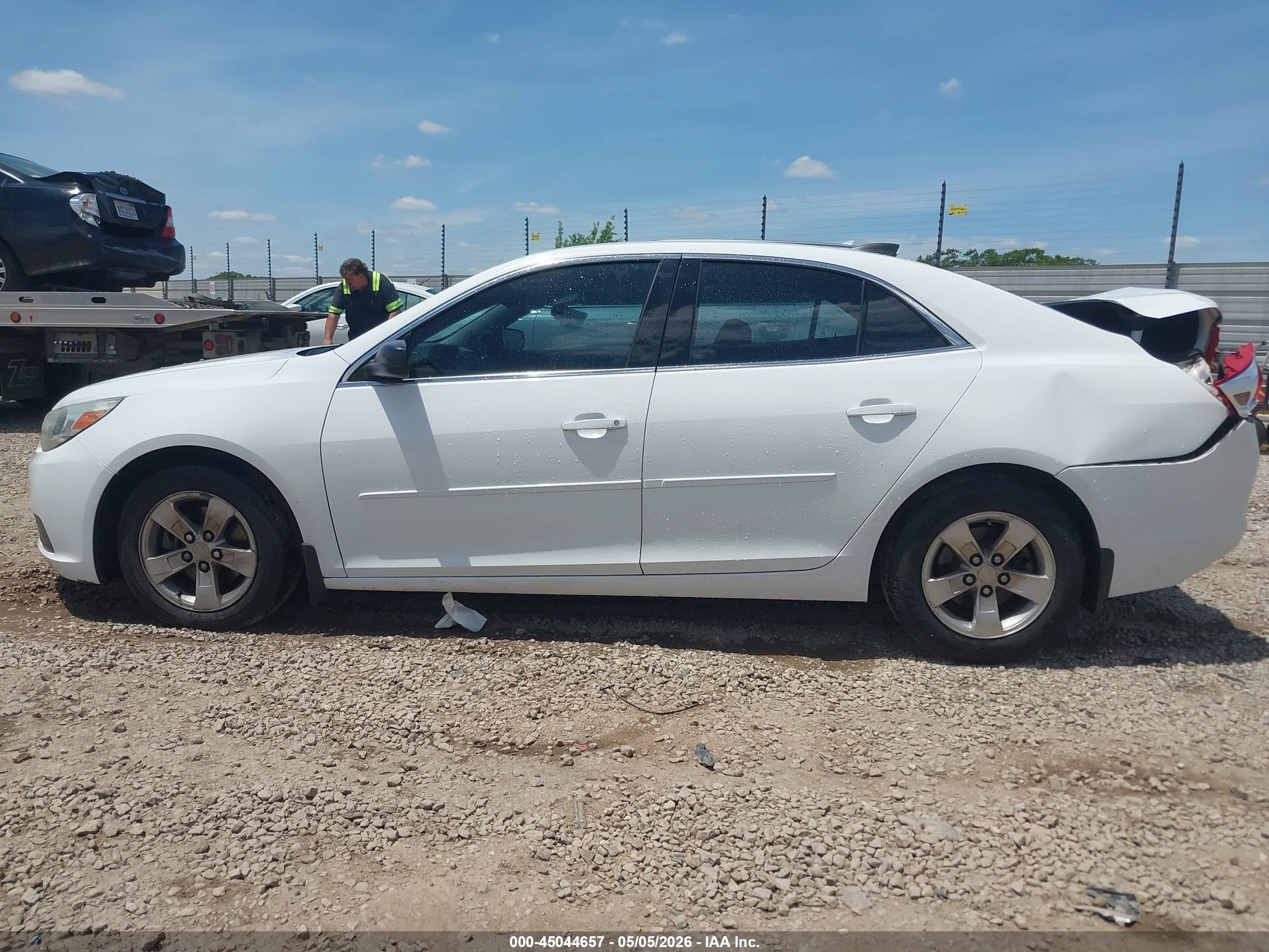 2015 Chevrolet Malibu Ls Белый vin: 1G11B5SL6FF223676