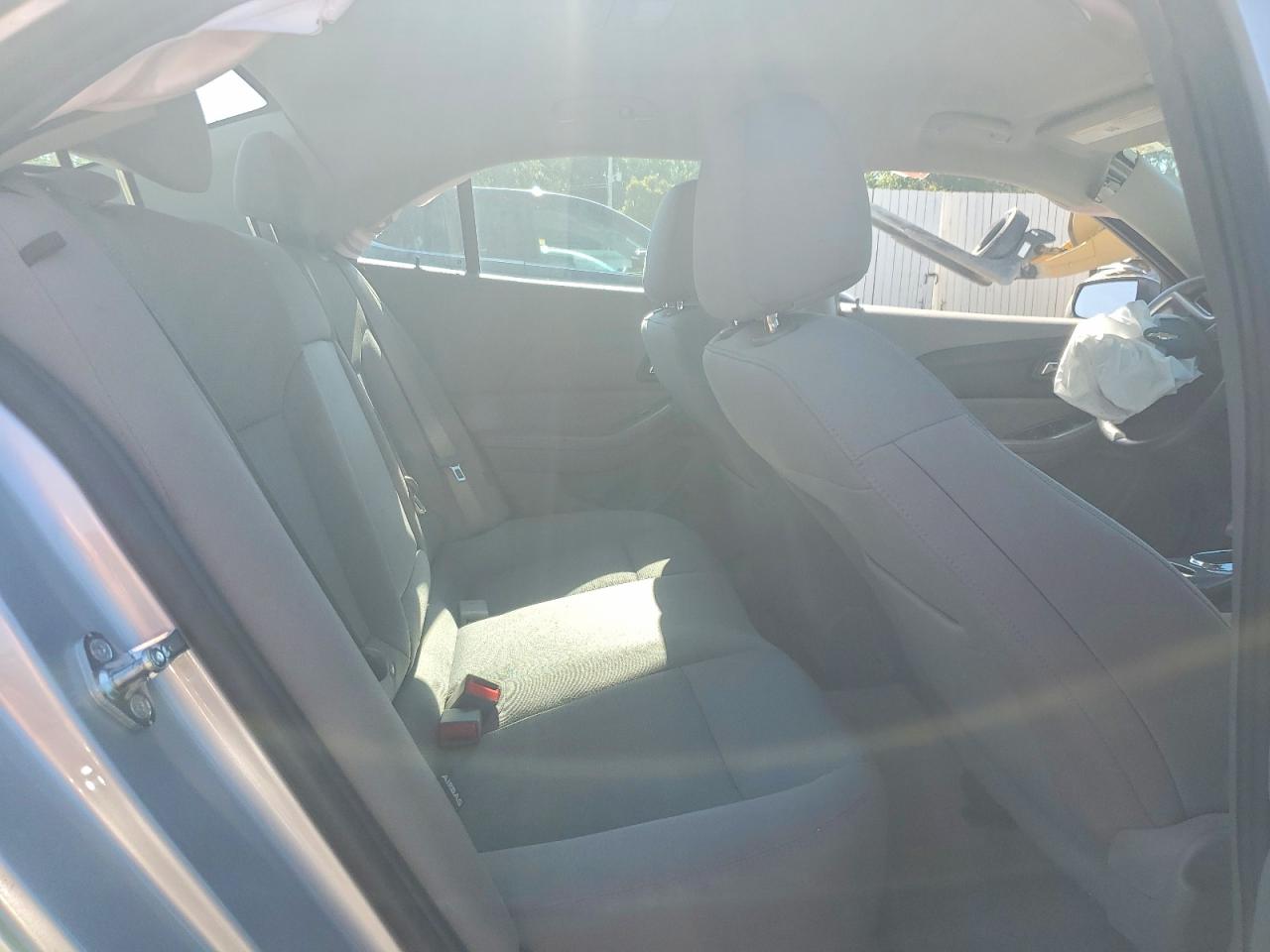 2015 Chevrolet Malibu Ls Silver vin: 1G11B5SL6FF347883