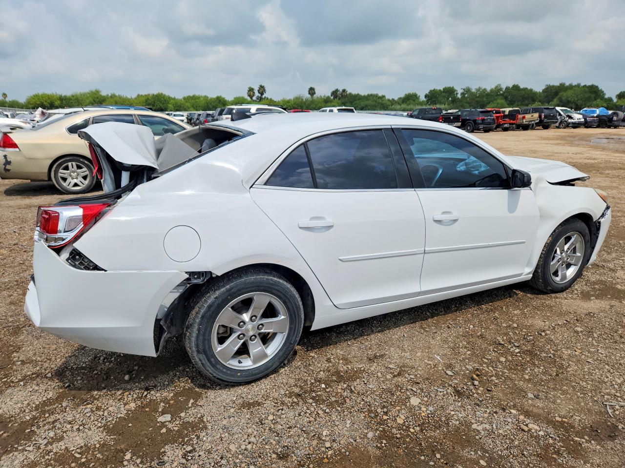 2014 Chevrolet Malibu Ls White vin: 1G11B5SL7EF214967