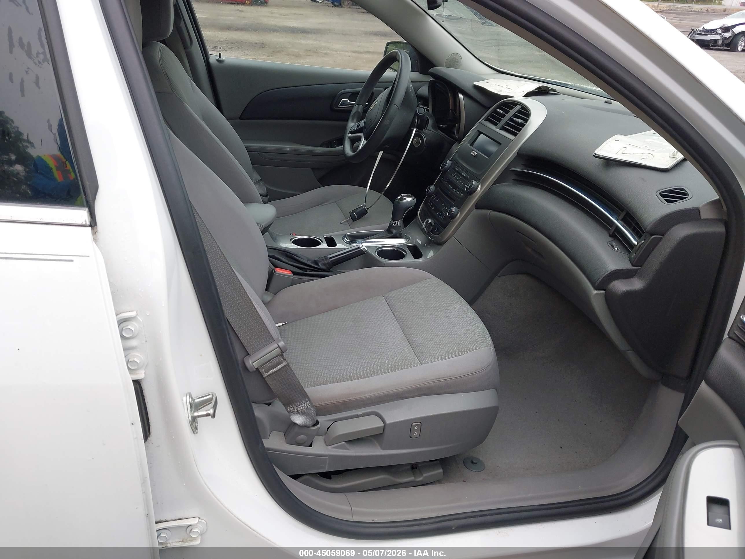 2015 Chevrolet Malibu Ls White vin: 1G11B5SL7FF107015