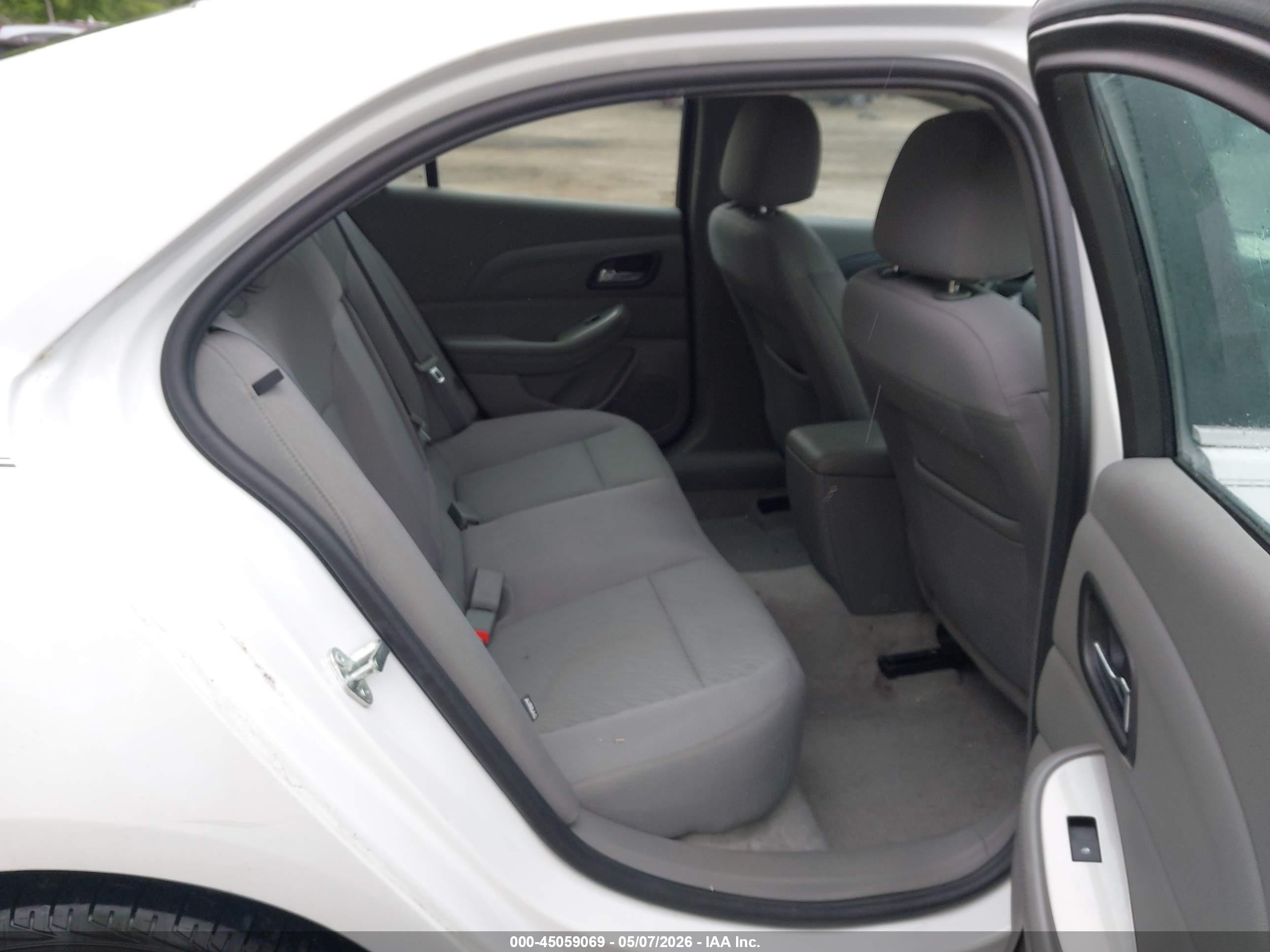 2015 Chevrolet Malibu Ls White vin: 1G11B5SL7FF107015