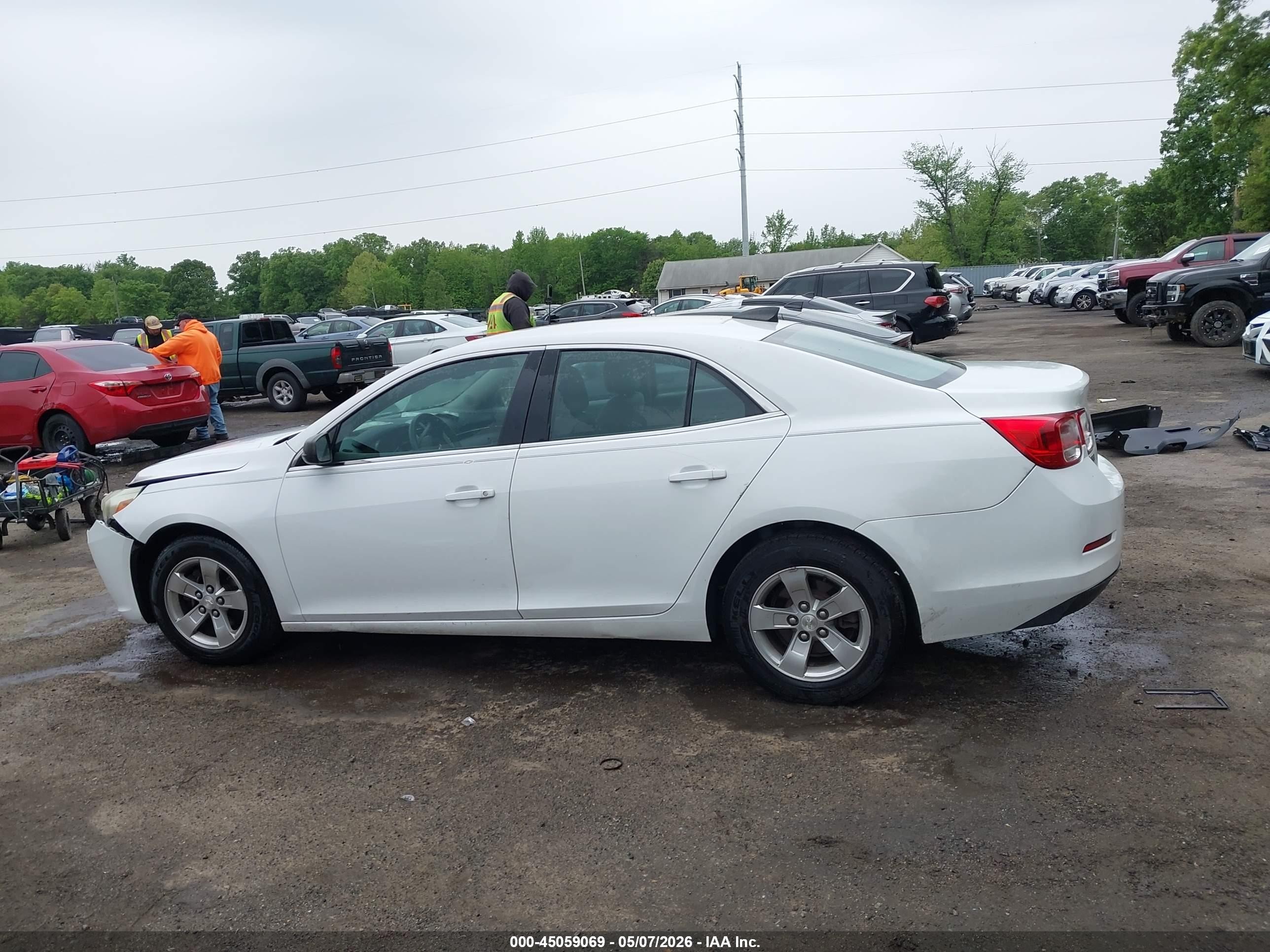 2015 Chevrolet Malibu Ls White vin: 1G11B5SL7FF107015