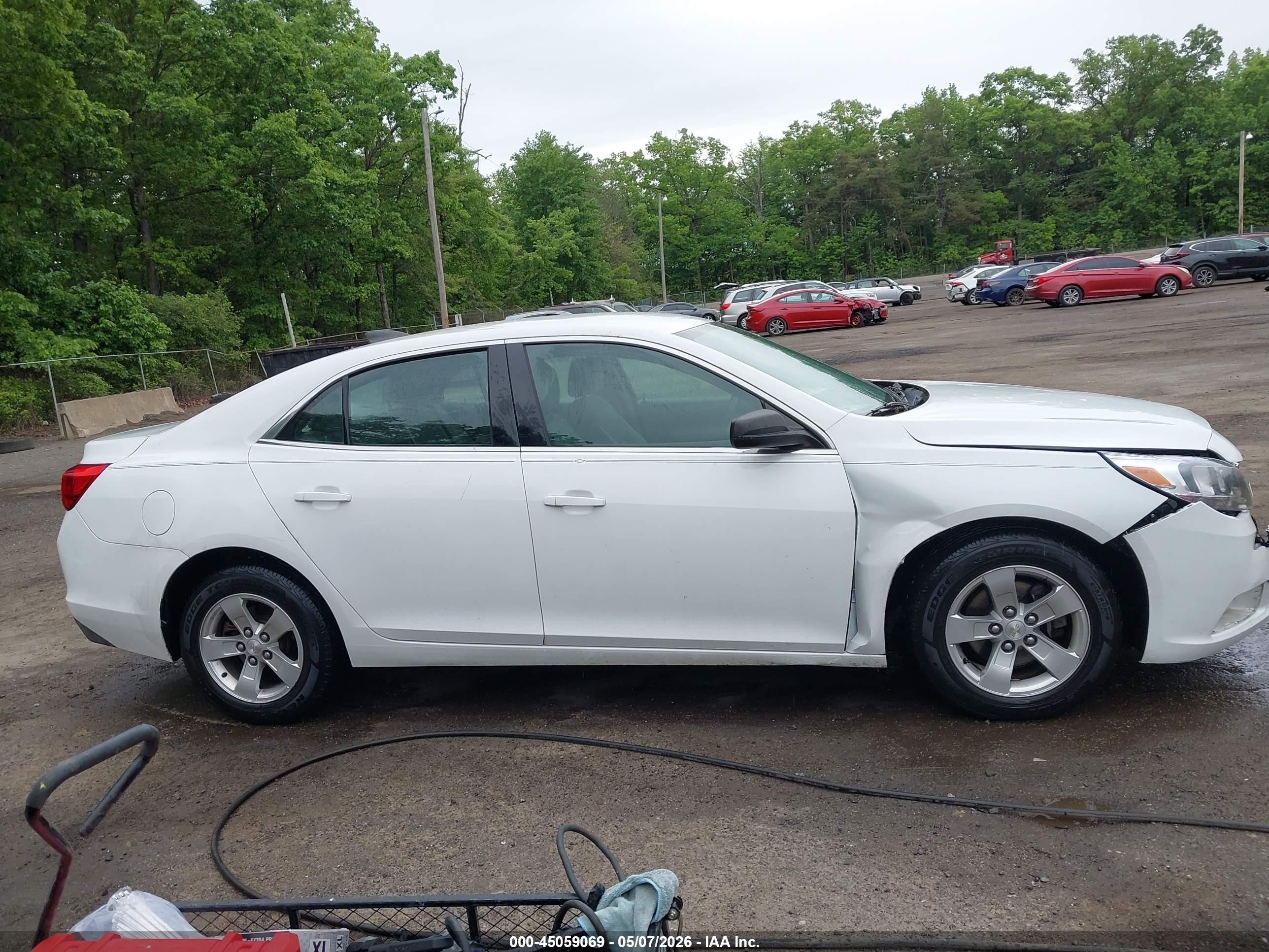 2015 Chevrolet Malibu Ls White vin: 1G11B5SL7FF107015