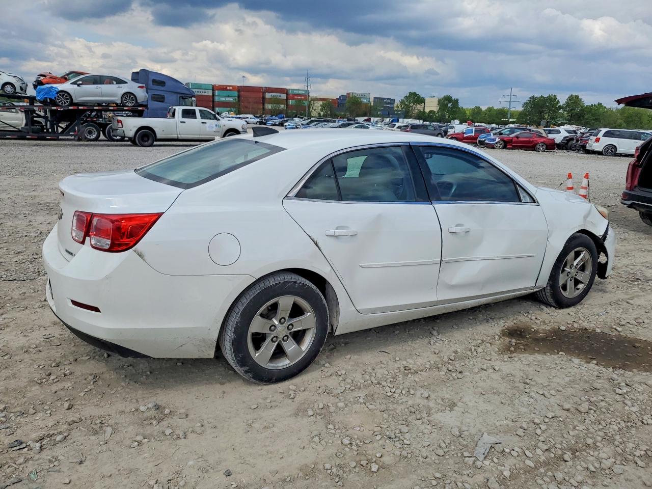 2015 Chevrolet Malibu Ls White vin: 1G11B5SL7FF302192