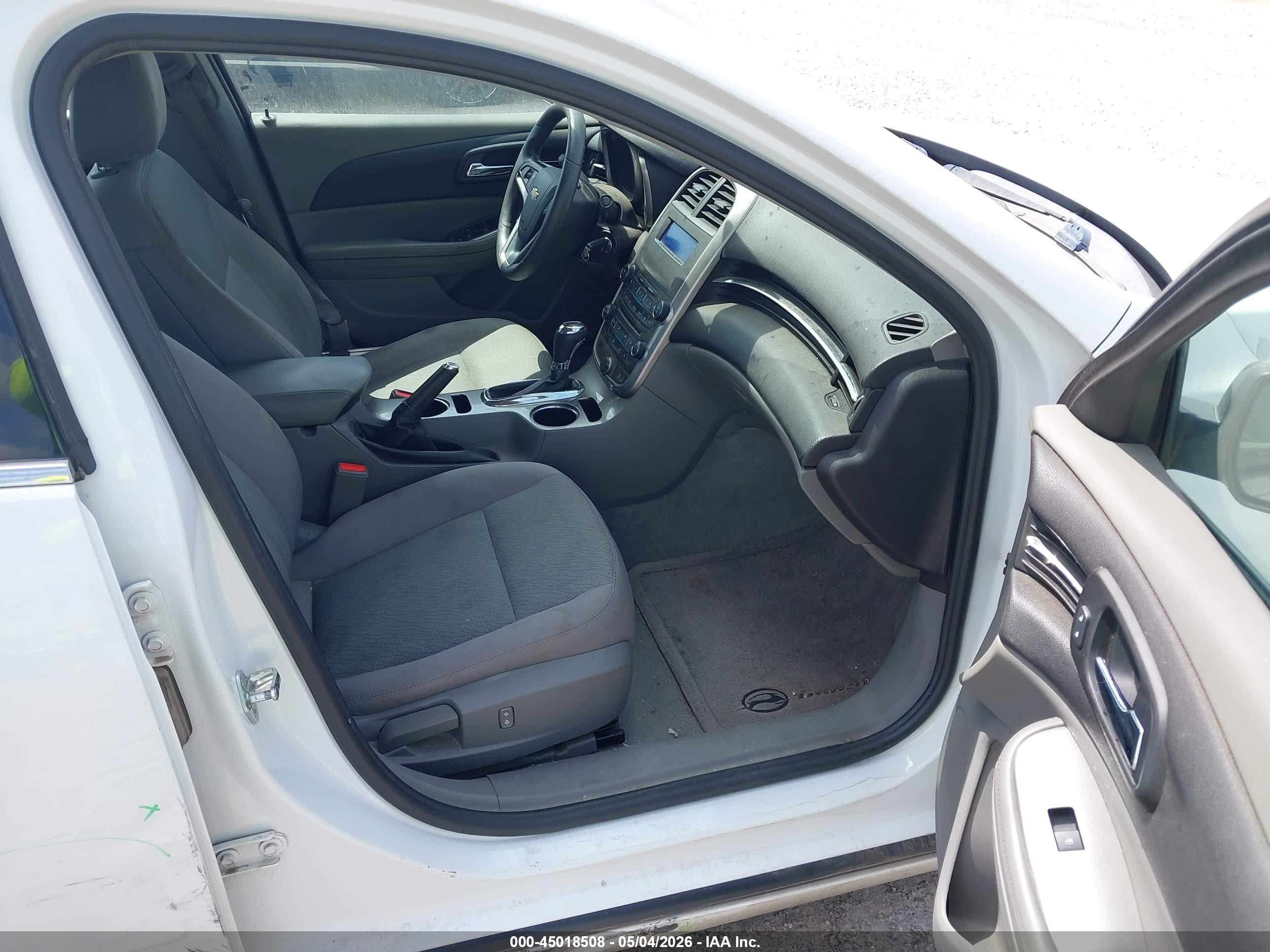 2015 Chevrolet Malibu Ls White vin: 1G11B5SL7FF310826
