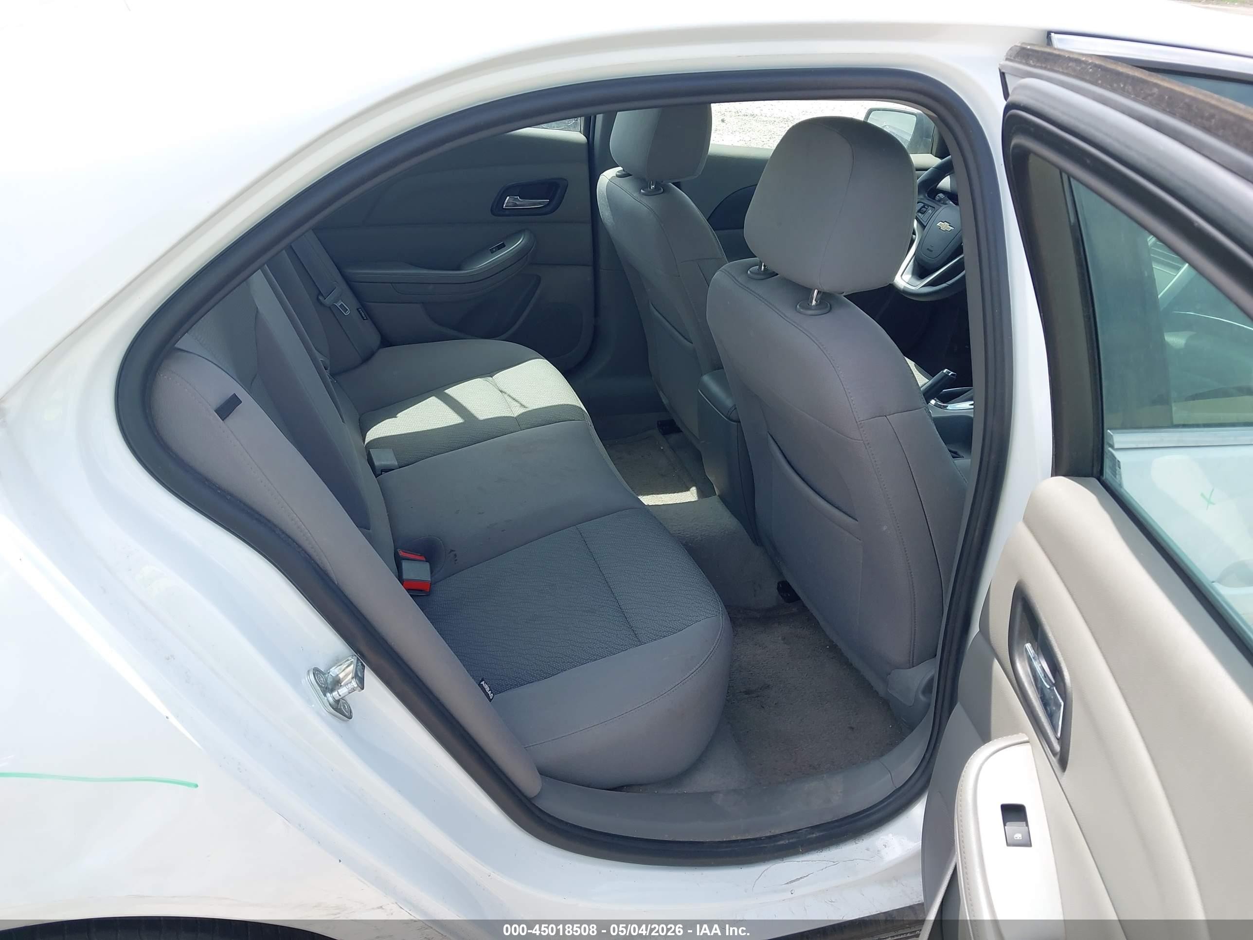 2015 Chevrolet Malibu Ls White vin: 1G11B5SL7FF310826