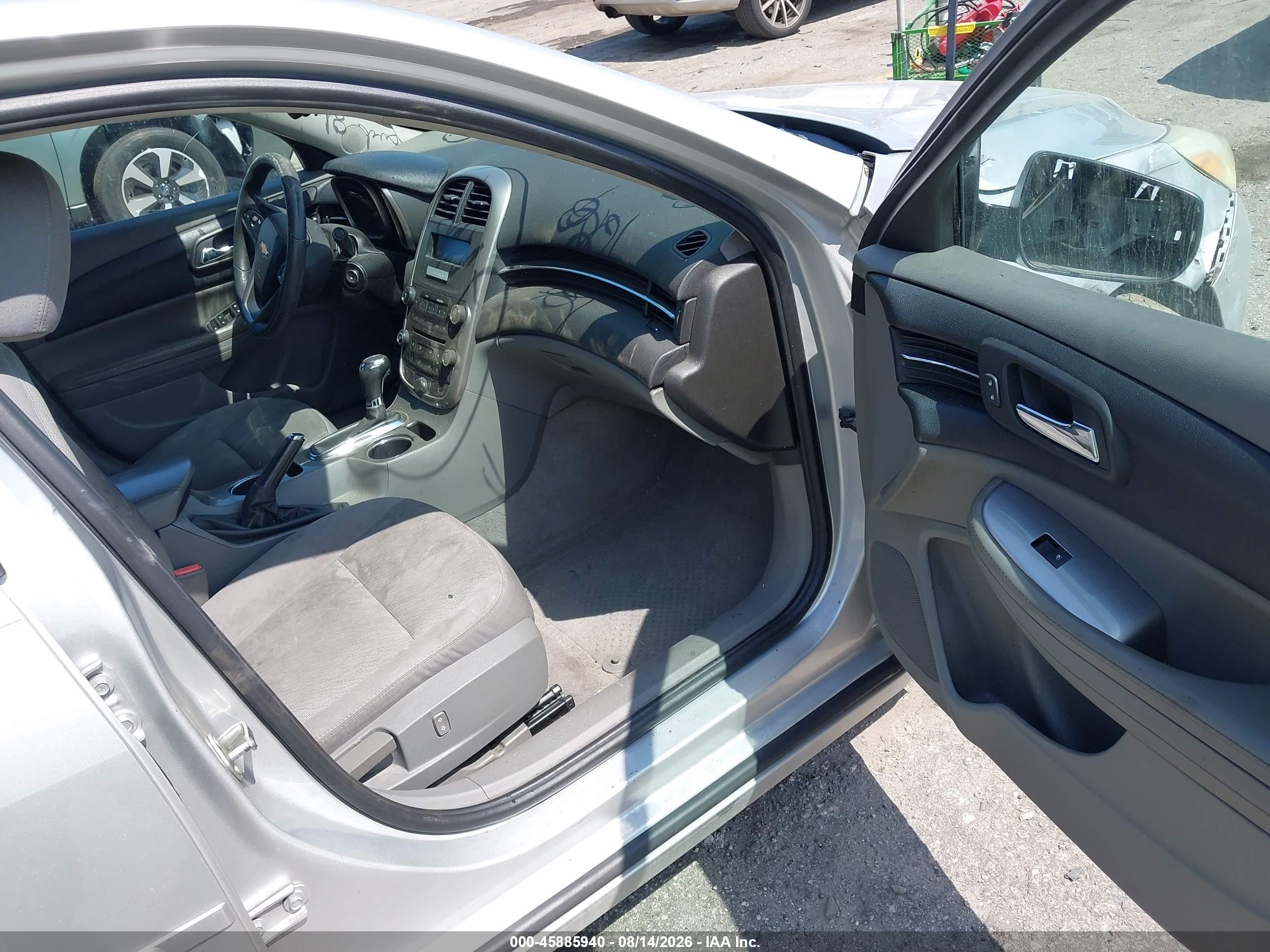 2015 Chevrolet Malibu Ls Серебряный vin: 1G11B5SL8FF111428
