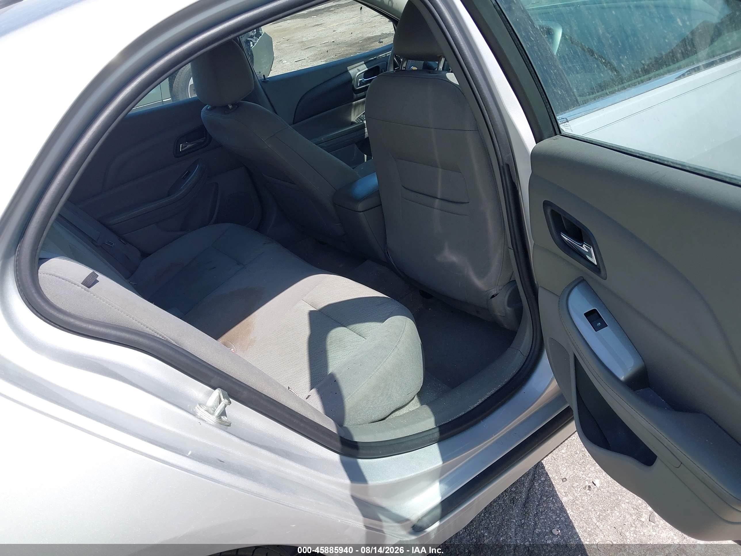 2015 Chevrolet Malibu Ls Серебряный vin: 1G11B5SL8FF111428