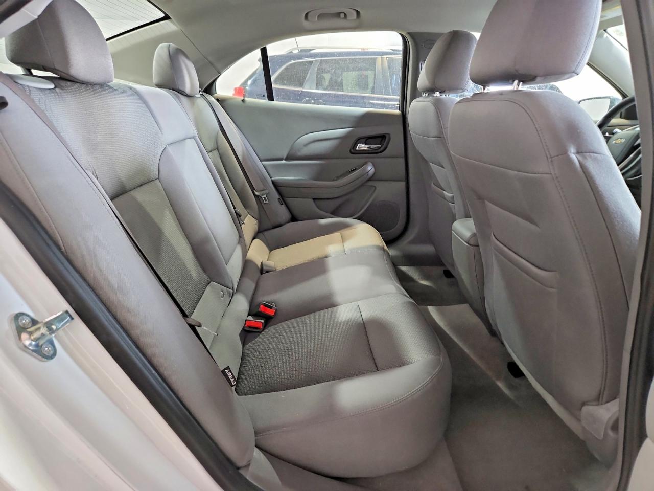 2015 Chevrolet Malibu Ls White vin: 1G11B5SL8FF165277