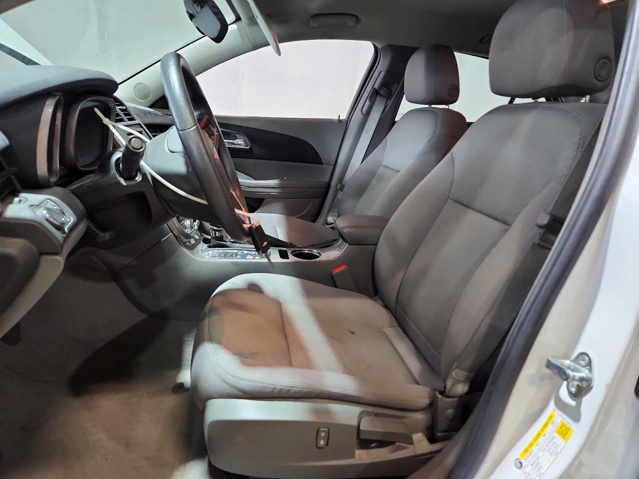 2015 Chevrolet Malibu Ls White vin: 1G11B5SL8FF165277