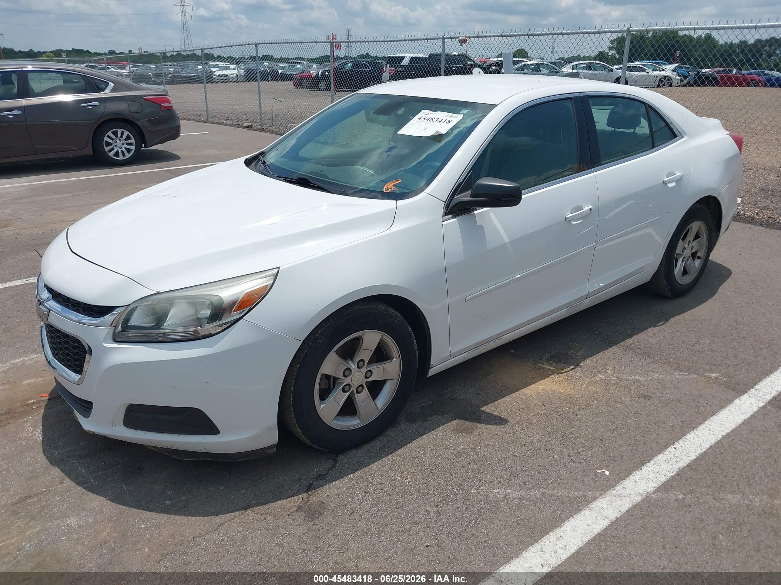 2015 Chevrolet Malibu Ls Белый vin: 1G11B5SL9FF210064