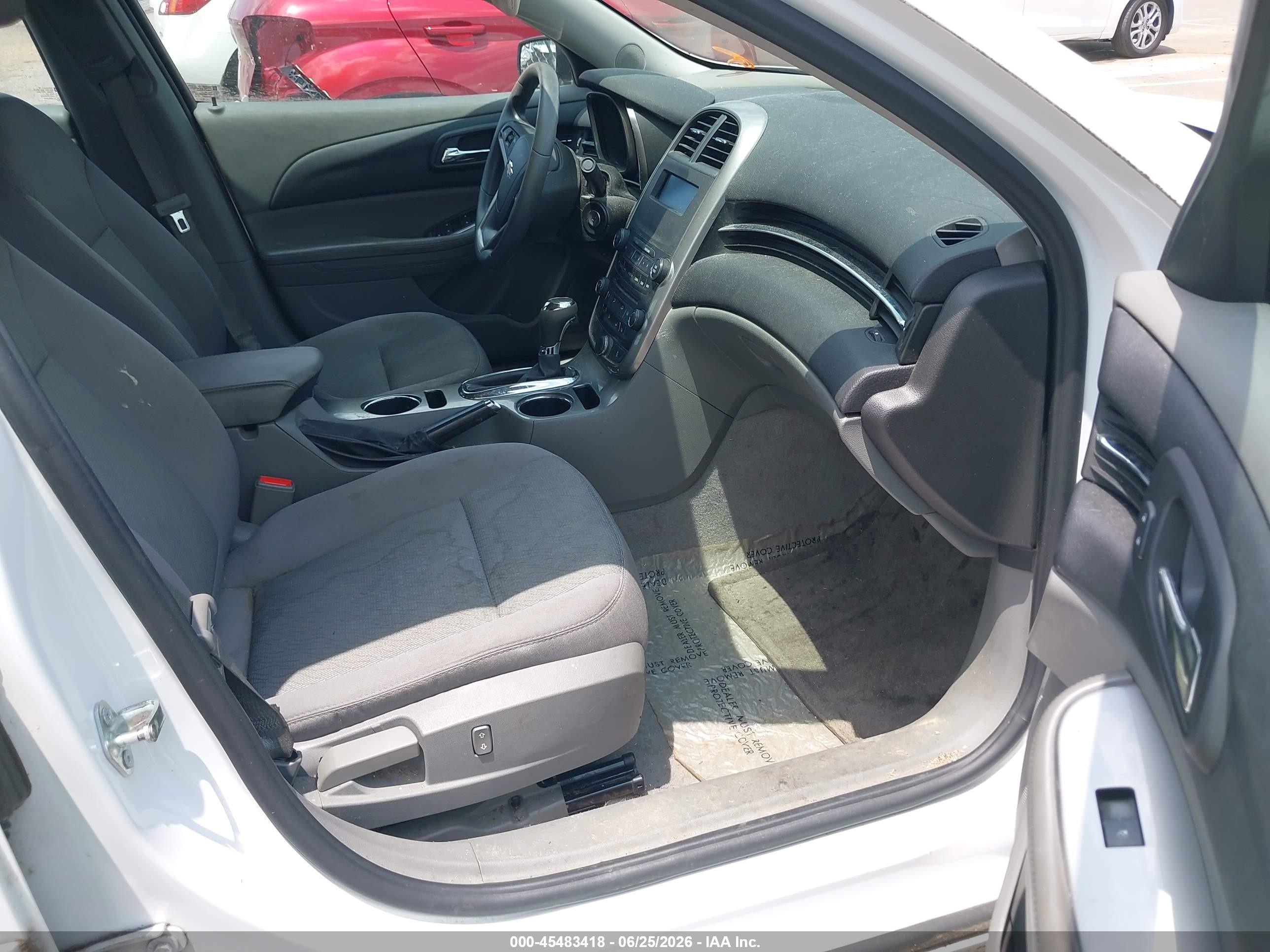 2015 Chevrolet Malibu Ls Белый vin: 1G11B5SL9FF210064