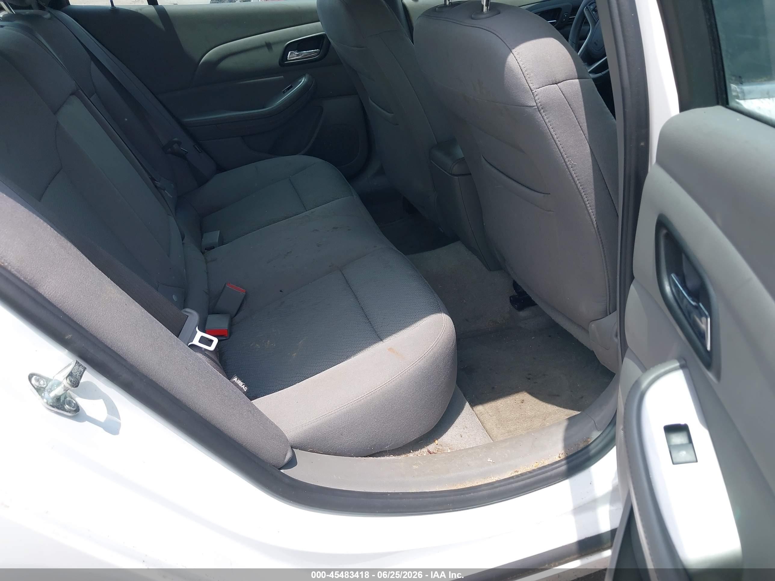 2015 Chevrolet Malibu Ls Белый vin: 1G11B5SL9FF210064