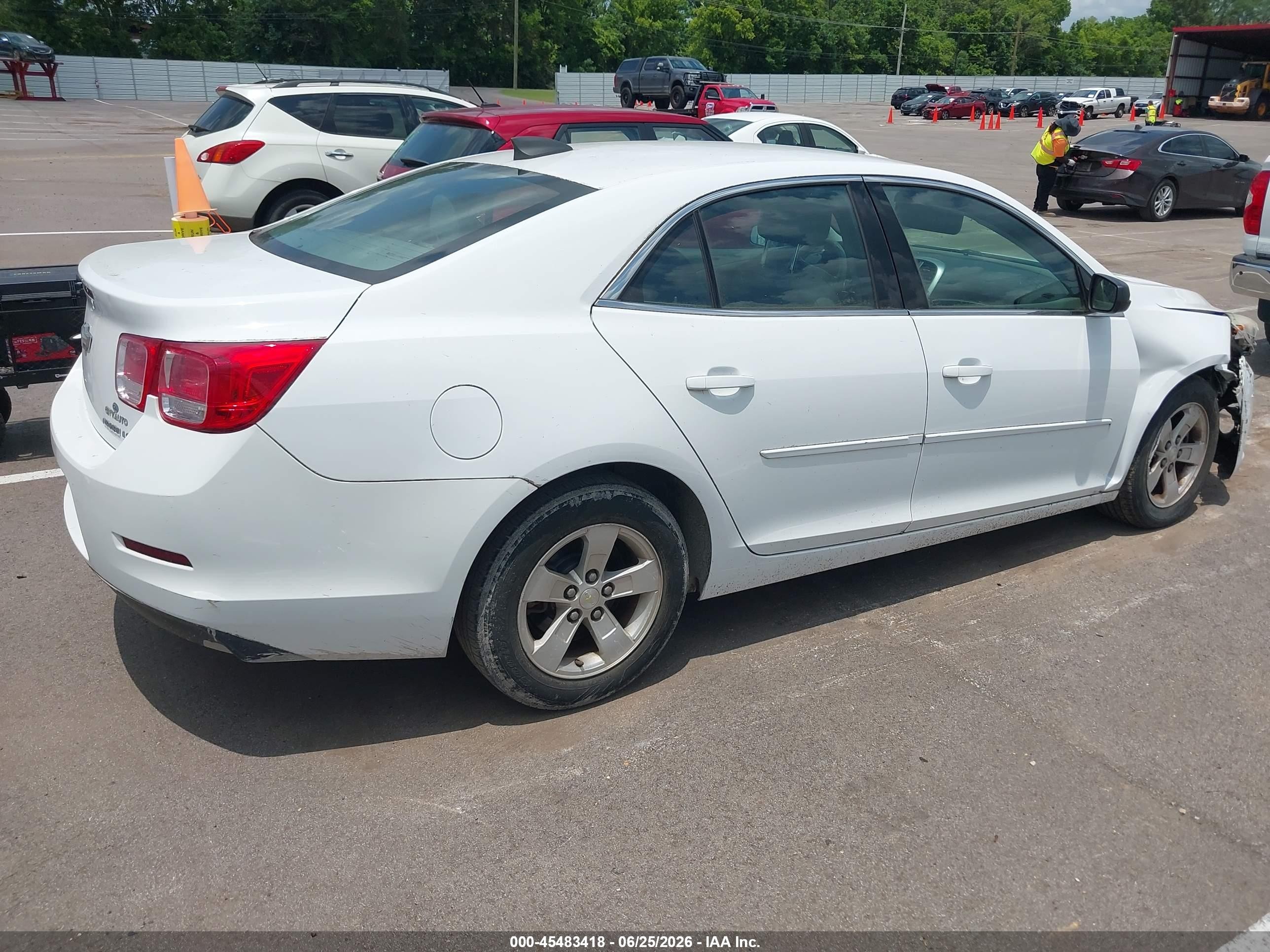 2015 Chevrolet Malibu Ls Белый vin: 1G11B5SL9FF210064