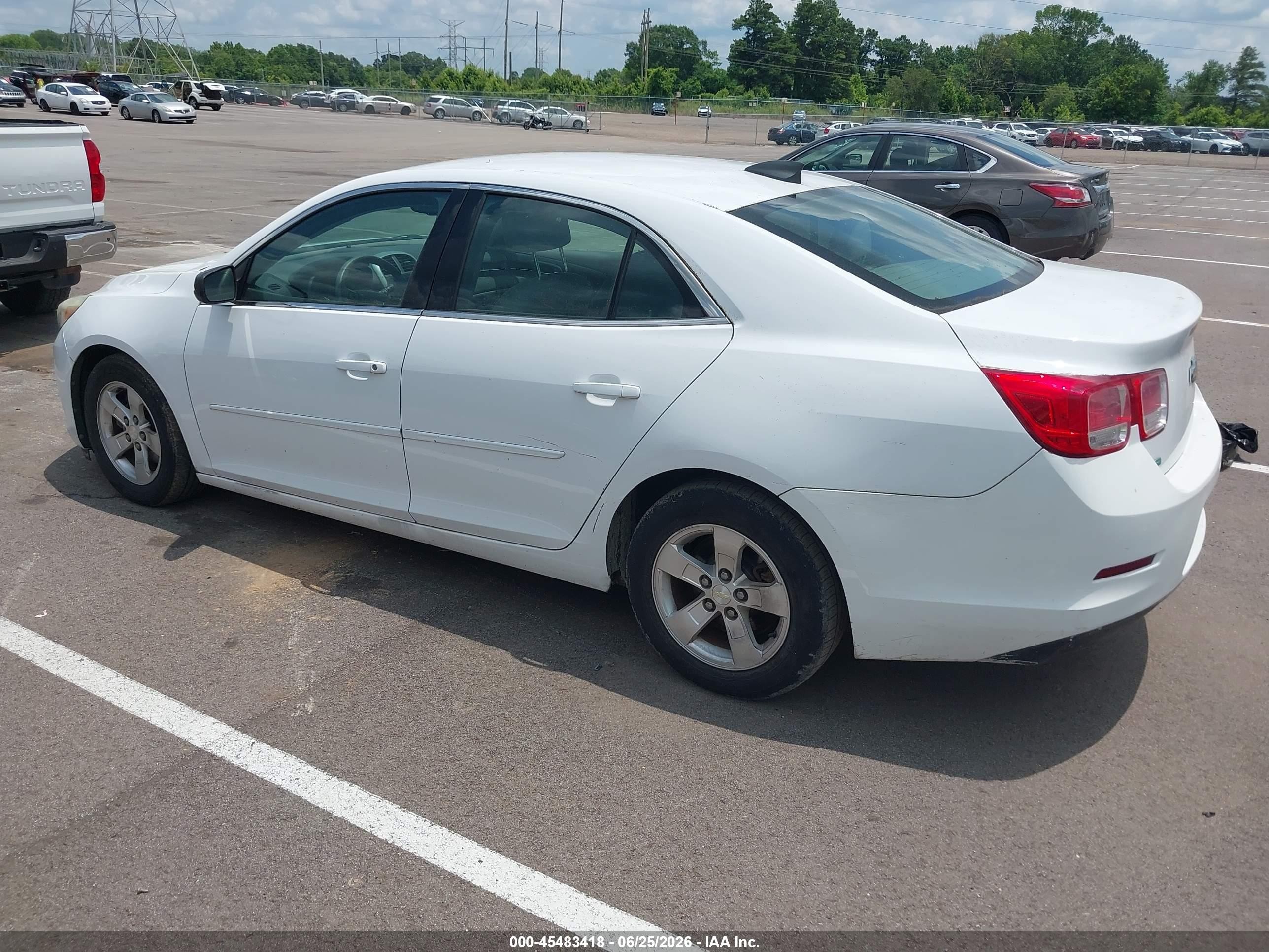 2015 Chevrolet Malibu Ls Белый vin: 1G11B5SL9FF210064