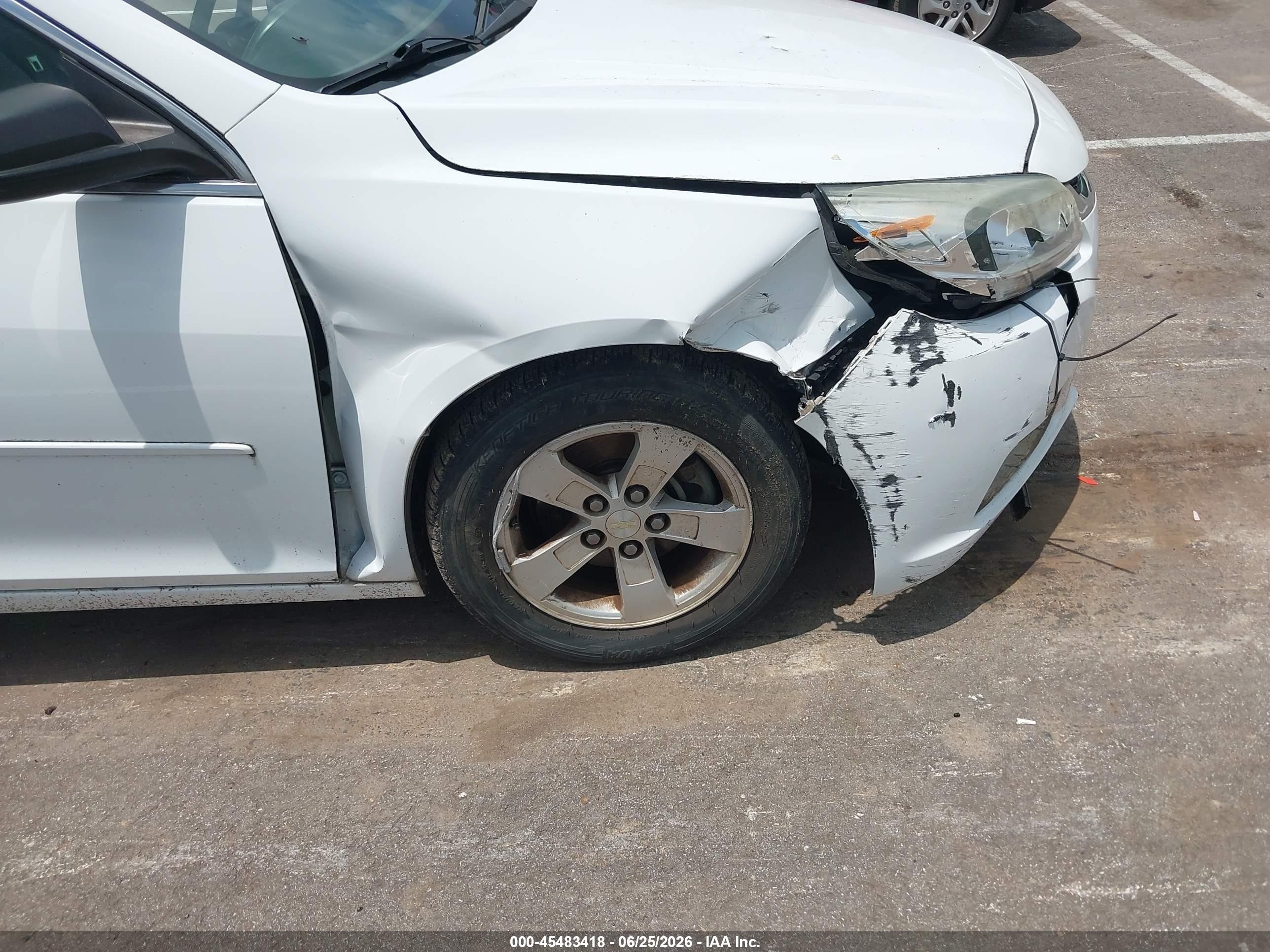 2015 Chevrolet Malibu Ls Белый vin: 1G11B5SL9FF210064