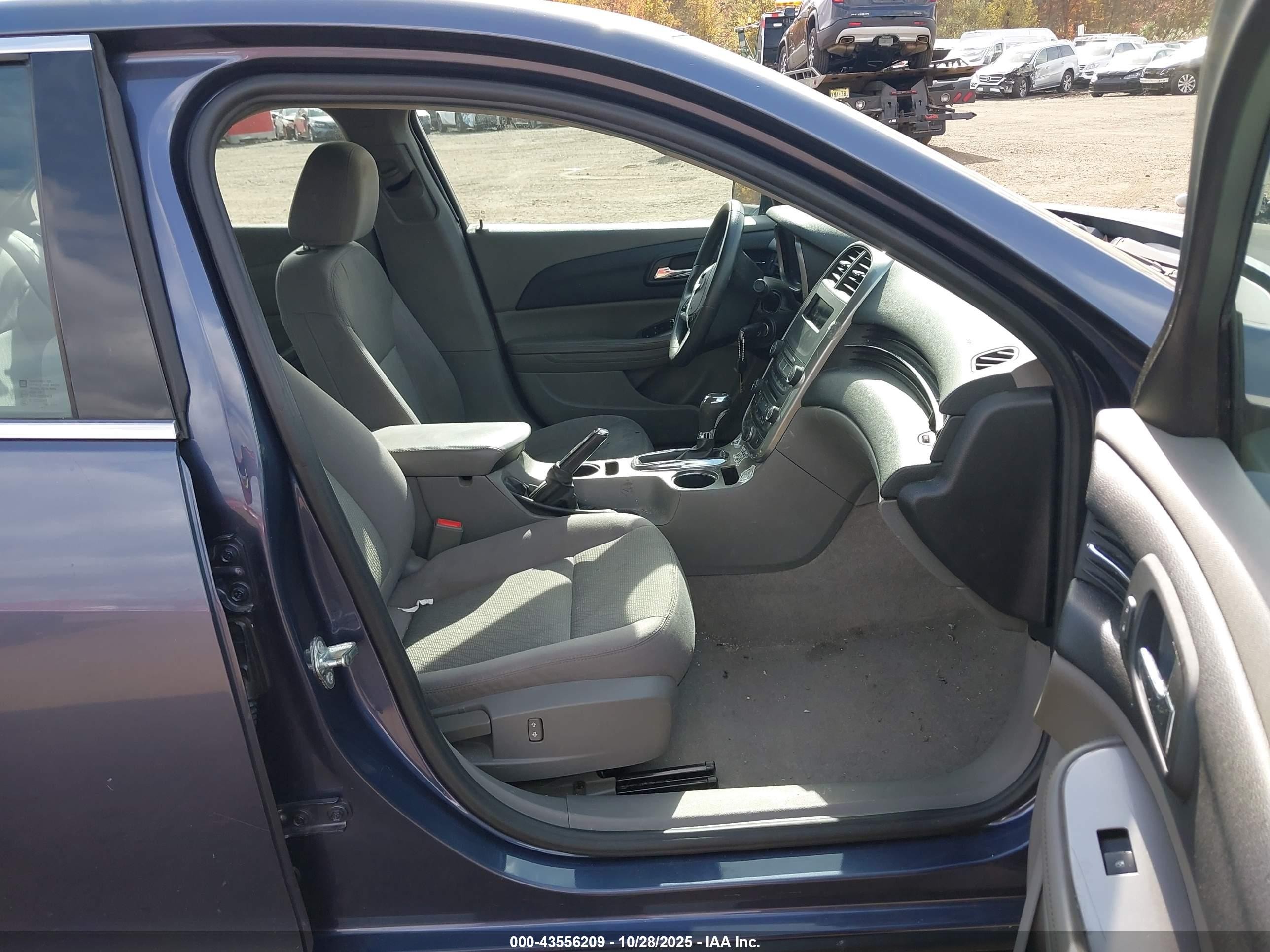 2015 Chevrolet Malibu Ls Blue vin: 1G11B5SL9FF218472