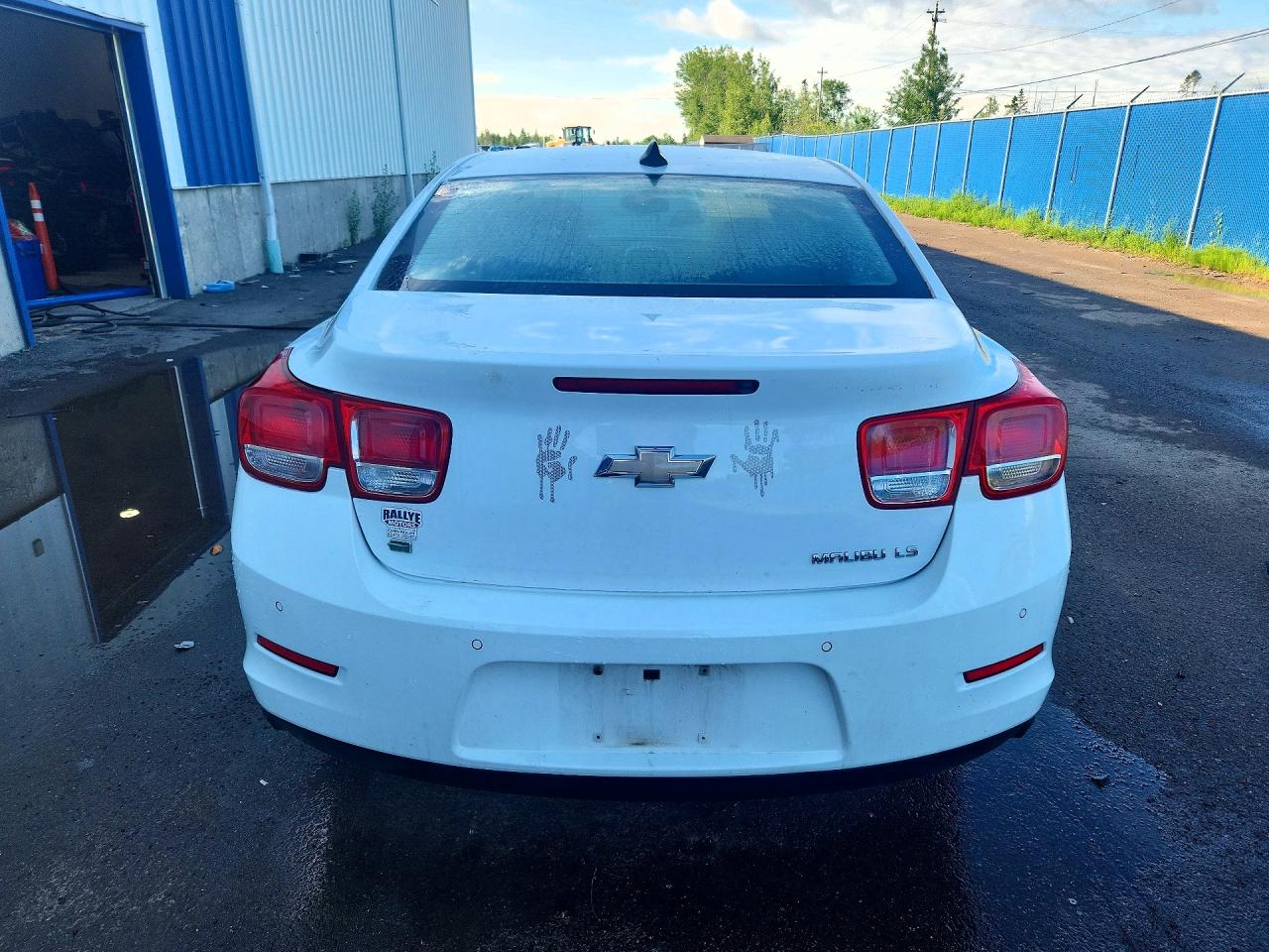 2015 Chevrolet Malibu Ls White vin: 1G11B5SL9FF238849