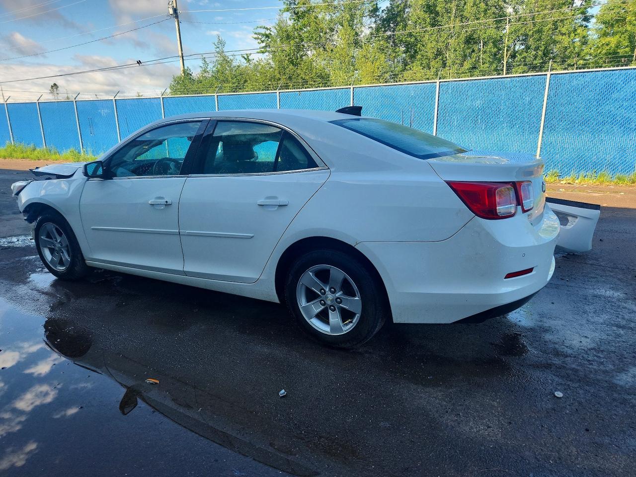 2015 Chevrolet Malibu Ls White vin: 1G11B5SL9FF238849
