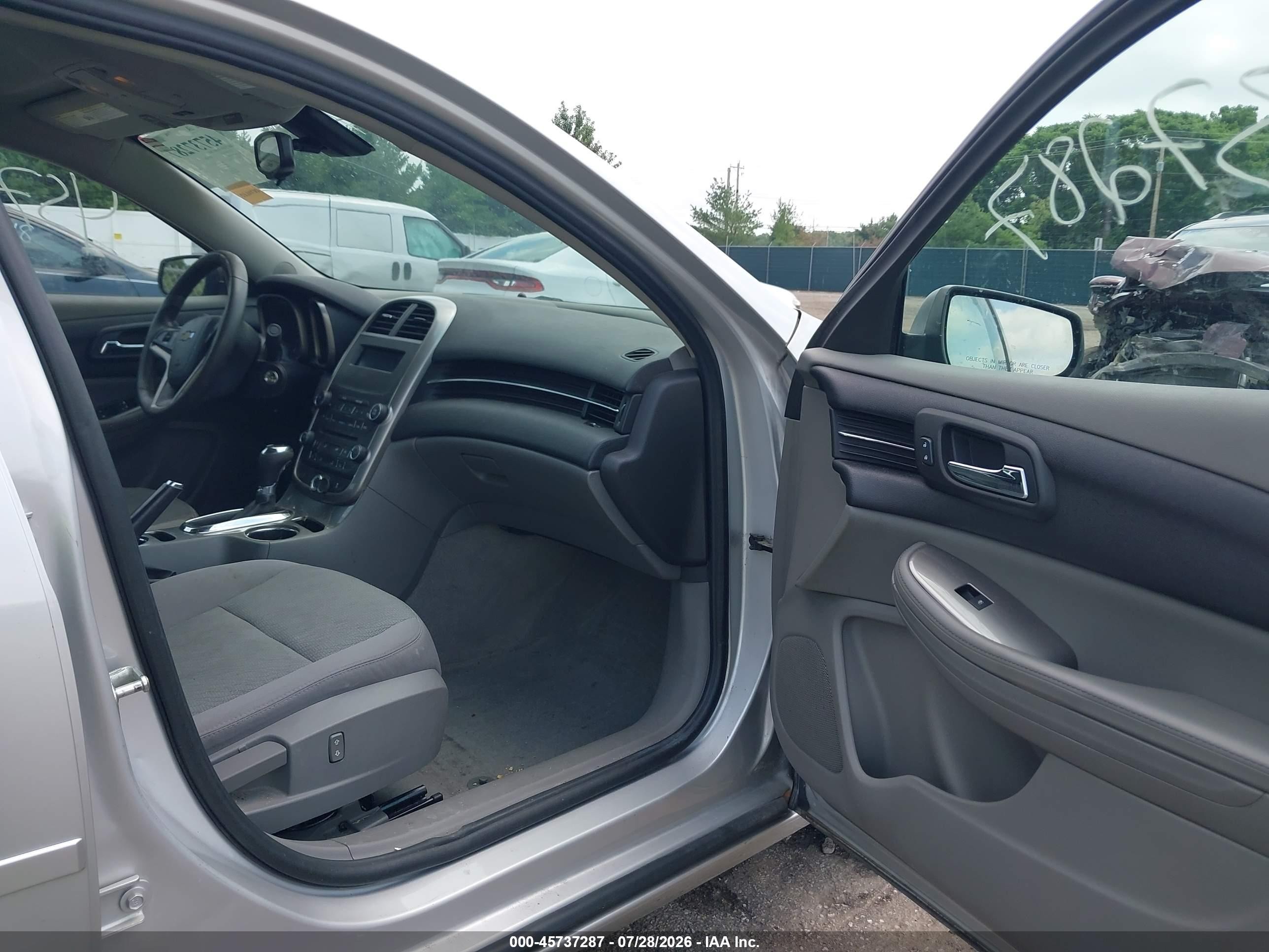 2015 Chevrolet Malibu Ls Серебряный vin: 1G11B5SLXFF114668