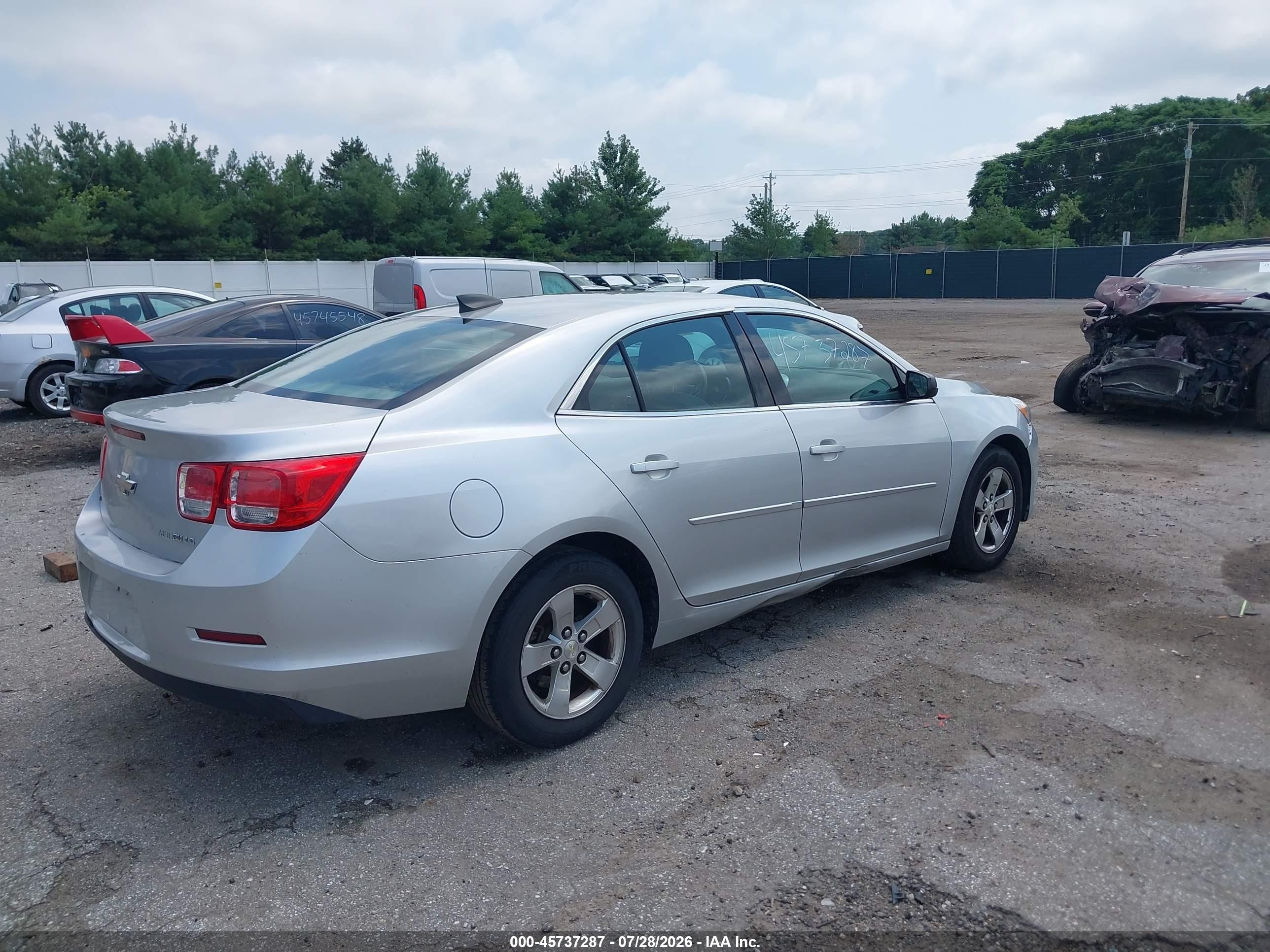 2015 Chevrolet Malibu Ls Серебряный vin: 1G11B5SLXFF114668