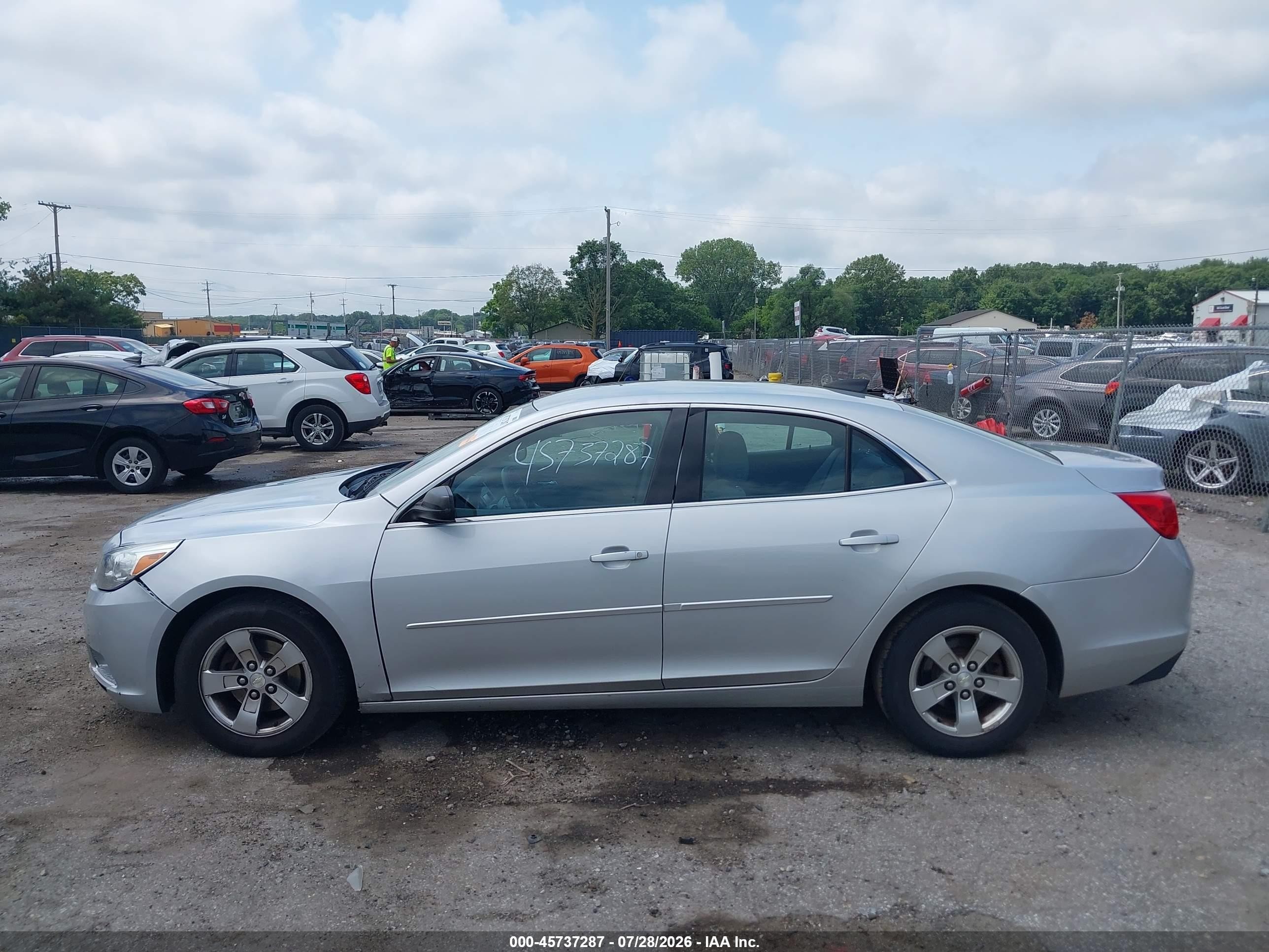 2015 Chevrolet Malibu Ls Серебряный vin: 1G11B5SLXFF114668