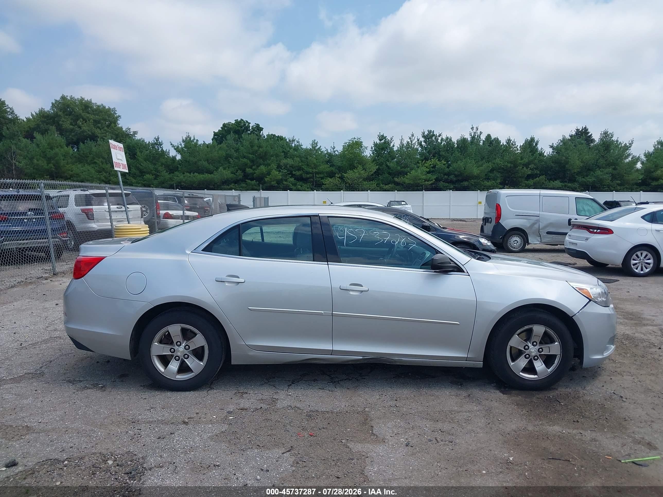 2015 Chevrolet Malibu Ls Серебряный vin: 1G11B5SLXFF114668